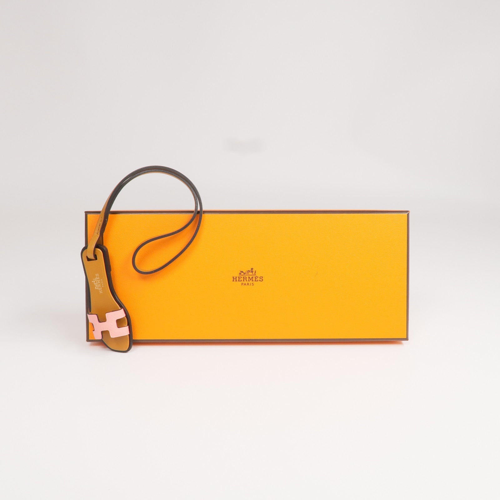 HERMES Epsom/Butler/Hunter皮革Oran Nano Charm掛飾