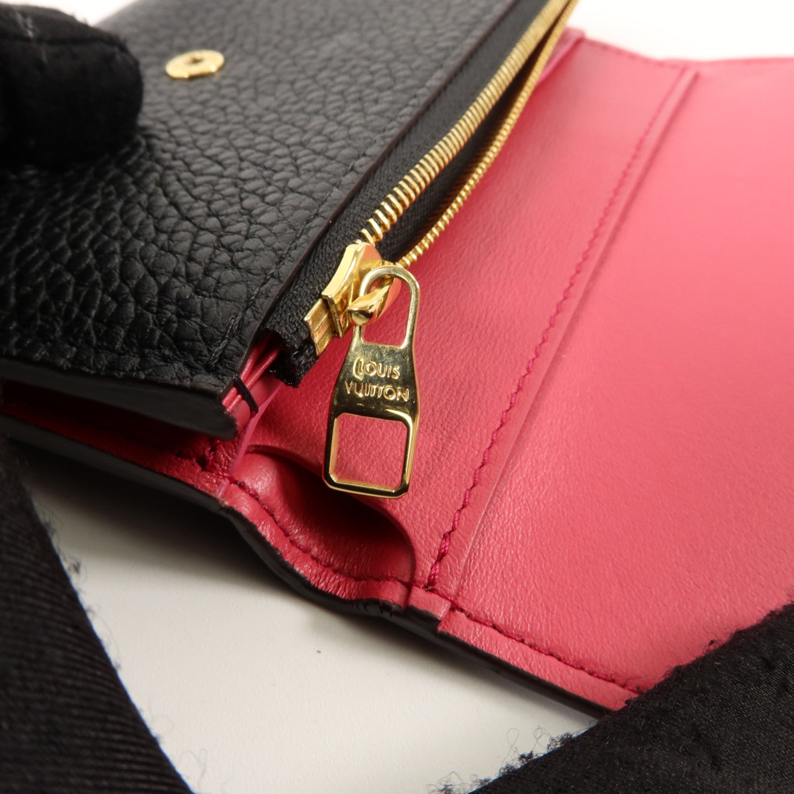 LOUIS VUITTON 牛皮皮革Capucines Wallet金扣錢包