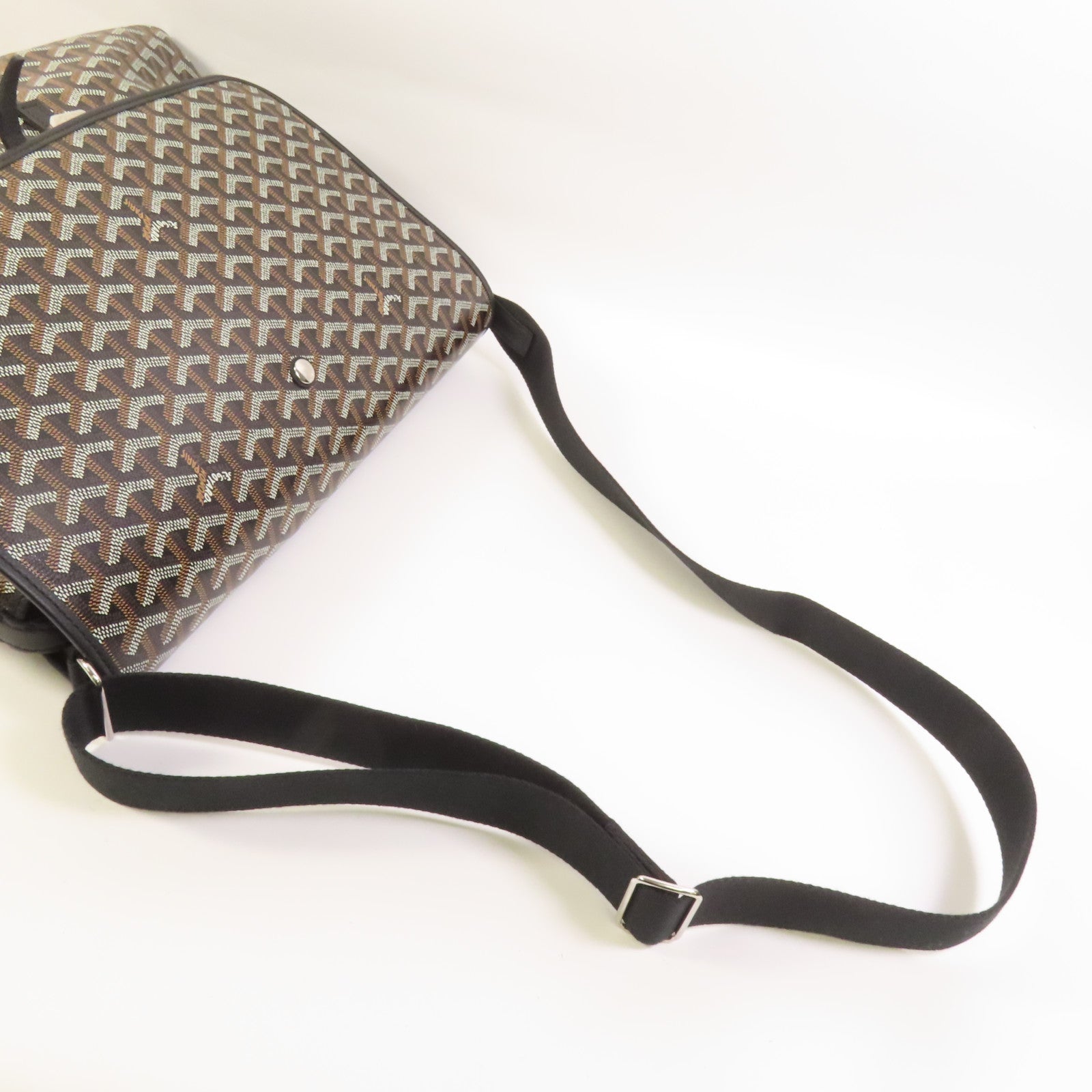 GOYARD 塗層帆布Capetien MM Messenger銀扣肩背袋