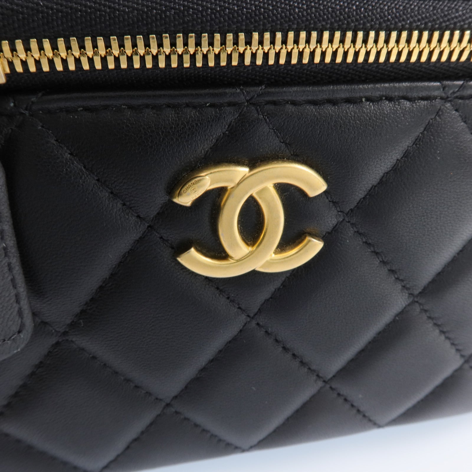 CHANEL 【激減優惠】羊皮皮革Vanity Case金扣鏈帶肩背袋