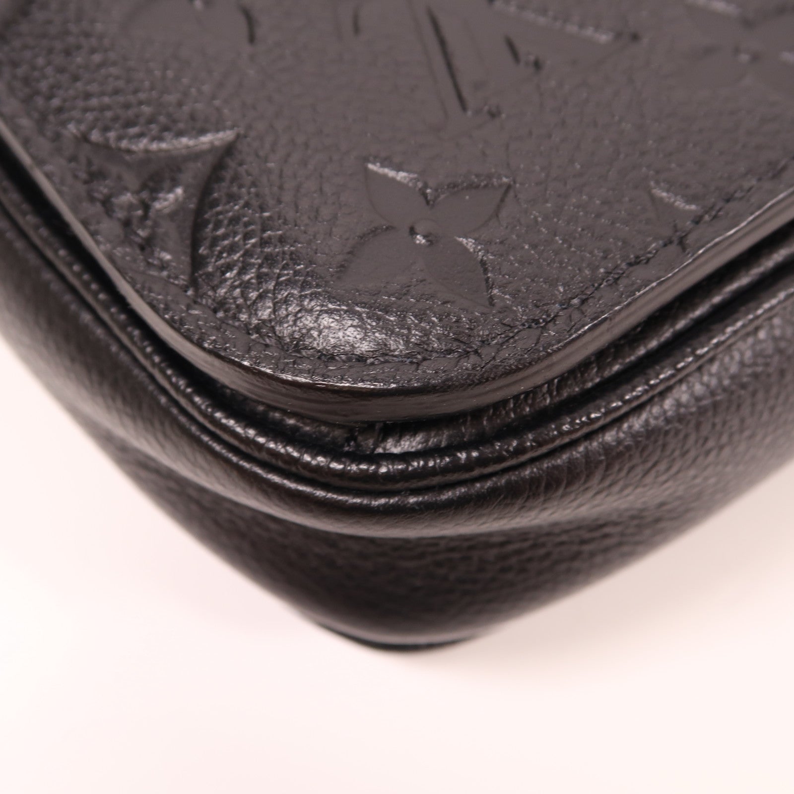 LOUIS VUITTON Monogram Empreinte Pochette Metis金扣手挽肩背两用袋黑色