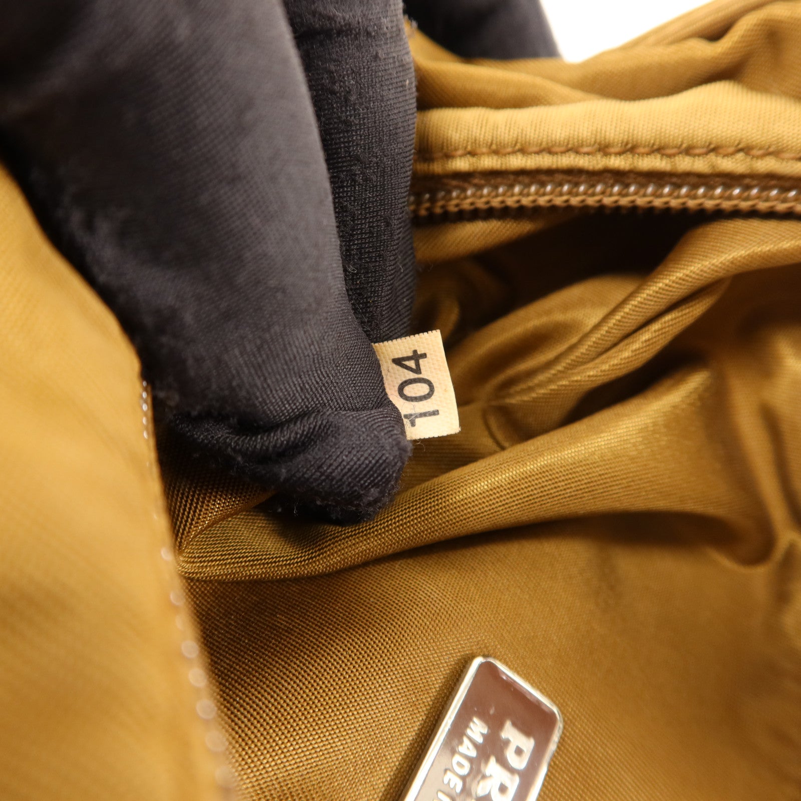 PRADA 尼龍Mini Hobo手挽袋