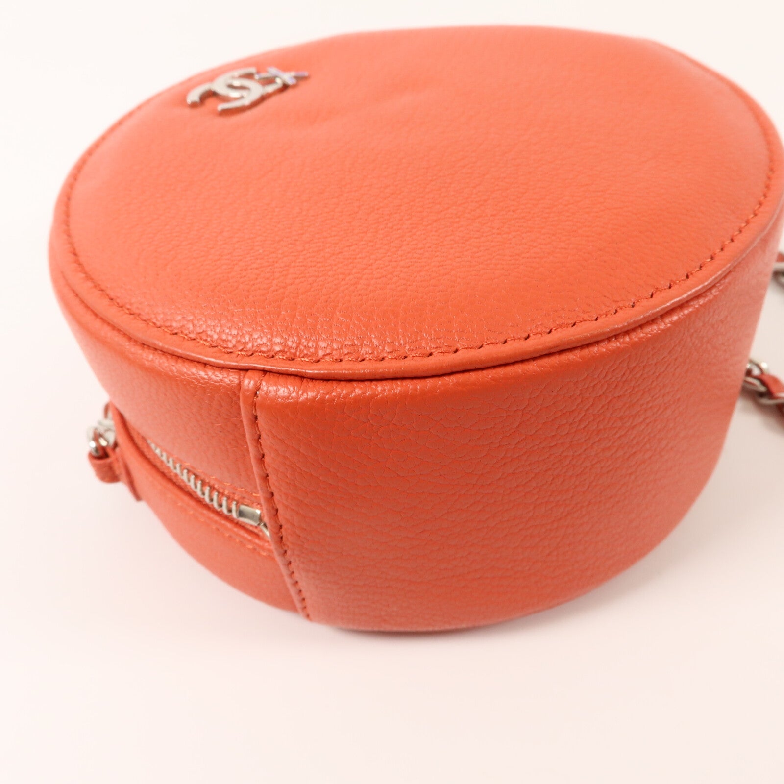 CHANEL 牛皮皮革Round Bag With Chain鏈帶肩背袋