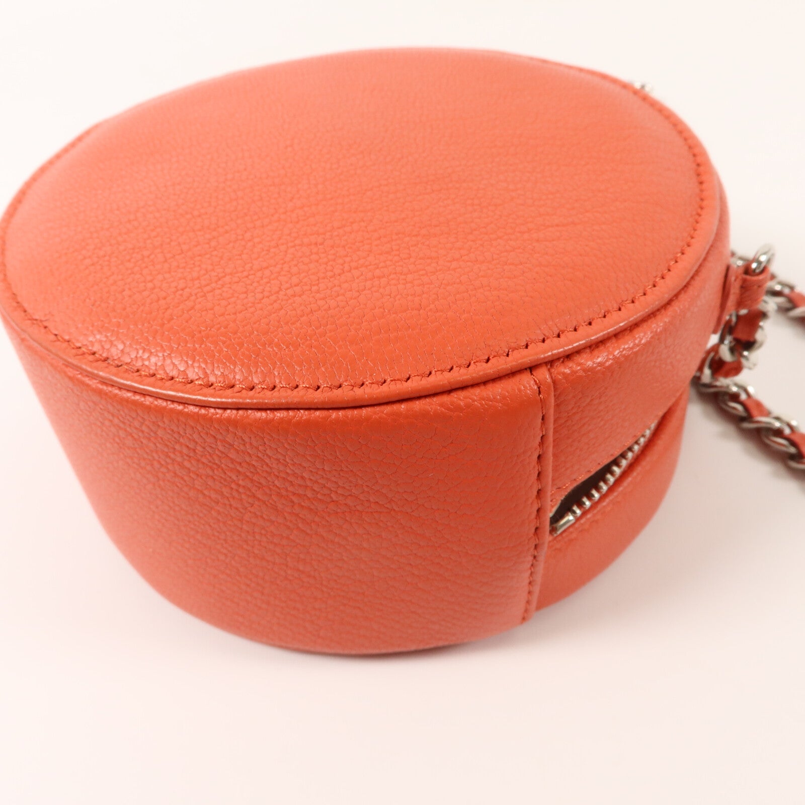 CHANEL 牛皮皮革Round Bag With Chain鏈帶肩背袋