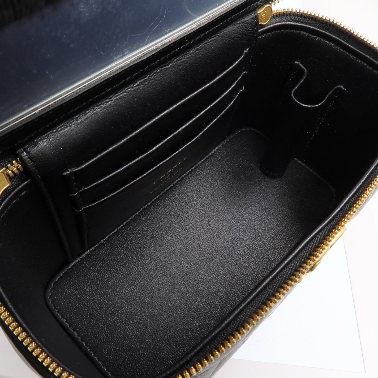 CHANEL 【激減優惠】羊皮皮革Vanity Case金扣鏈帶肩背袋