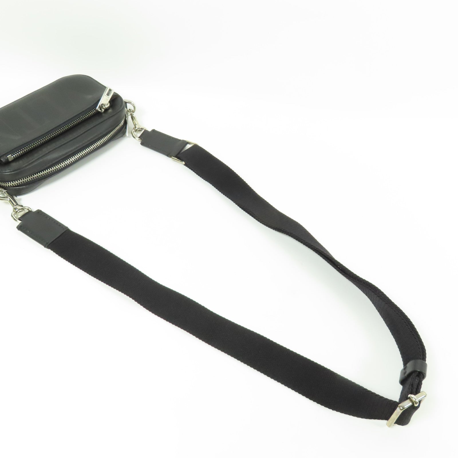 Valentino 牛皮皮革VLTN銀扣肩背袋