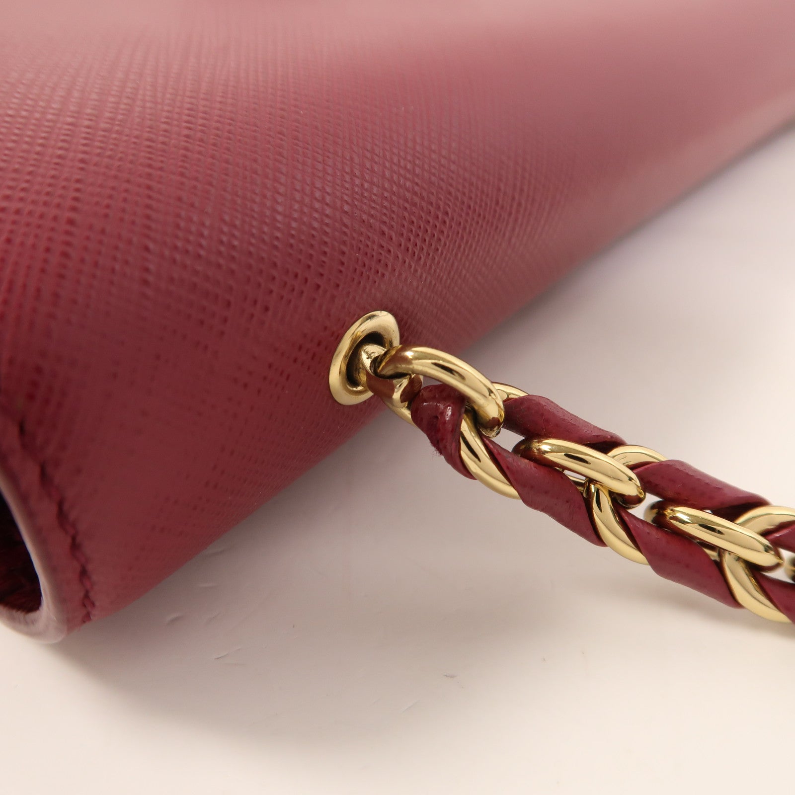Salvatore Ferragamo 【激減優惠】Saffiano皮革Chain Shoulder金扣鏈帶肩背袋