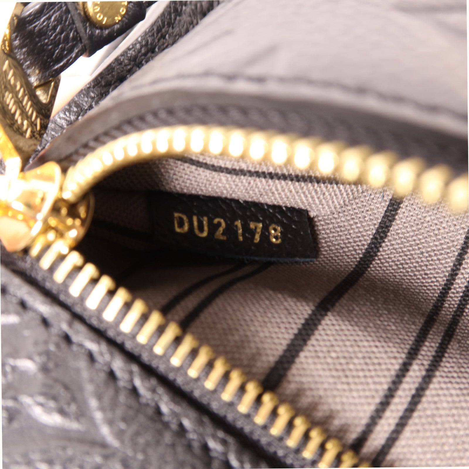 LOUIS VUITTON Monogram Empreinte Pochette Metis金扣手挽肩背两用袋黑色