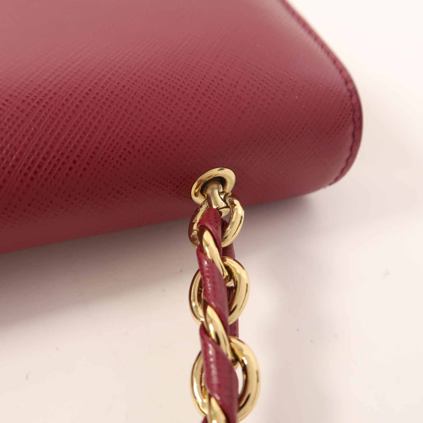Salvatore Ferragamo 【激減優惠】Saffiano皮革Chain Shoulder金扣鏈帶肩背袋