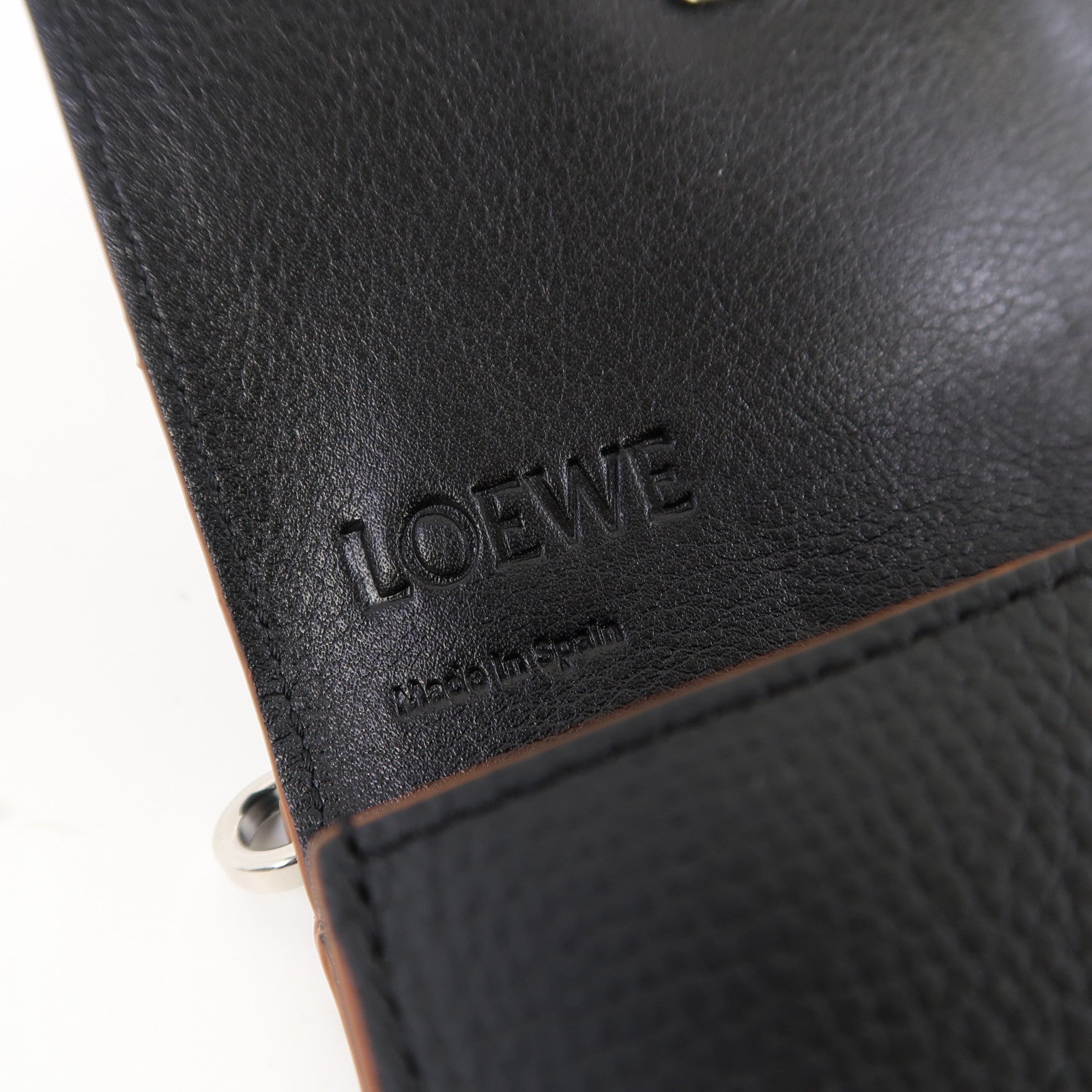 LOEWE 牛皮皮革Anagram WOC銀扣鏈帶肩背袋黑色