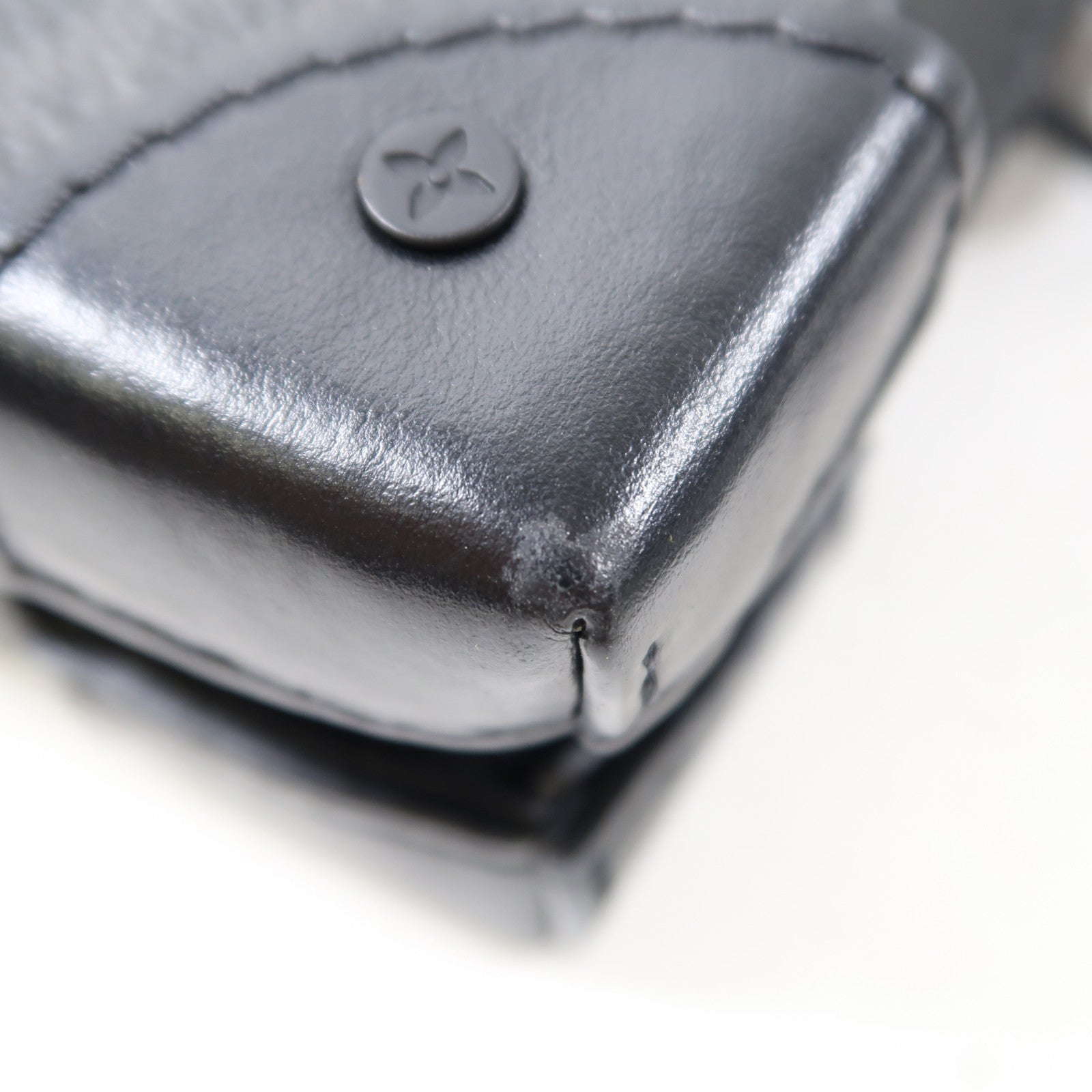 LOUIS VUITTON Monogram Eclipse Soft Trunk Wallet肩背袋黑色