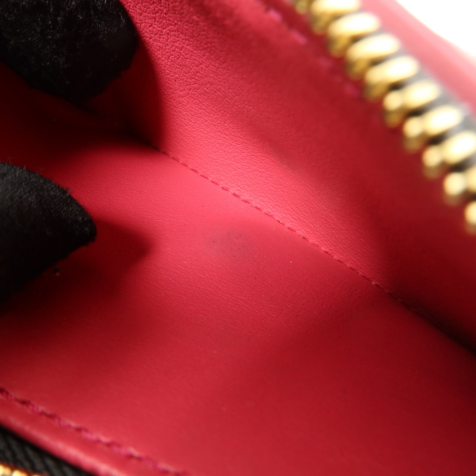 LOUIS VUITTON 牛皮皮革Capucines Wallet金扣錢包
