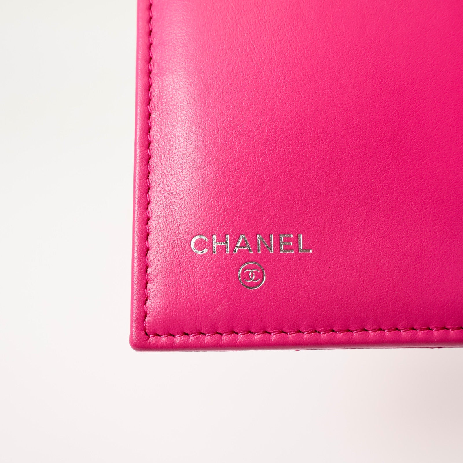 CHANEL 牛皮皮革C19 Medium Flap錢包