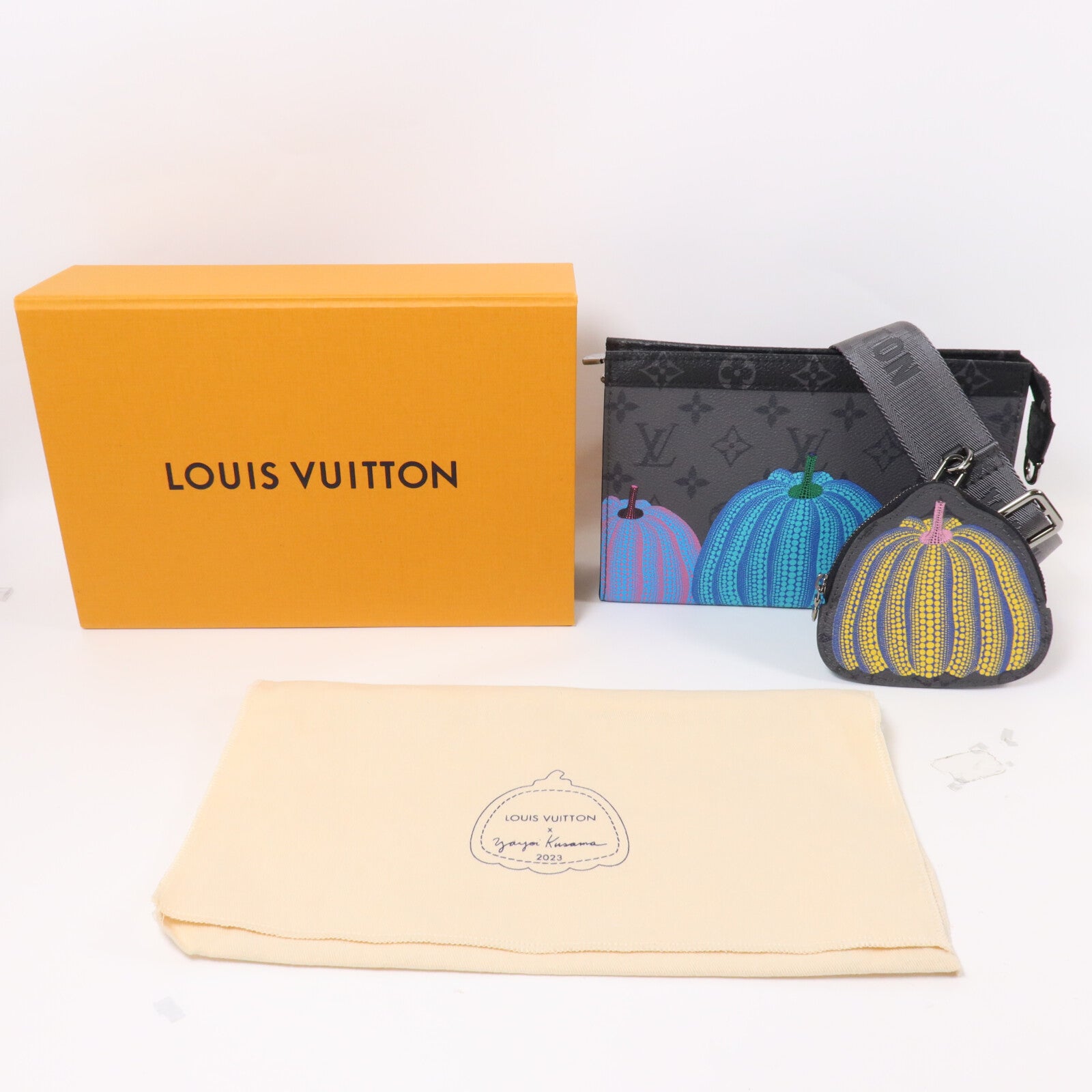 LOUIS VUITTON Monogram Eclipse LV x YK Gaston肩背袋