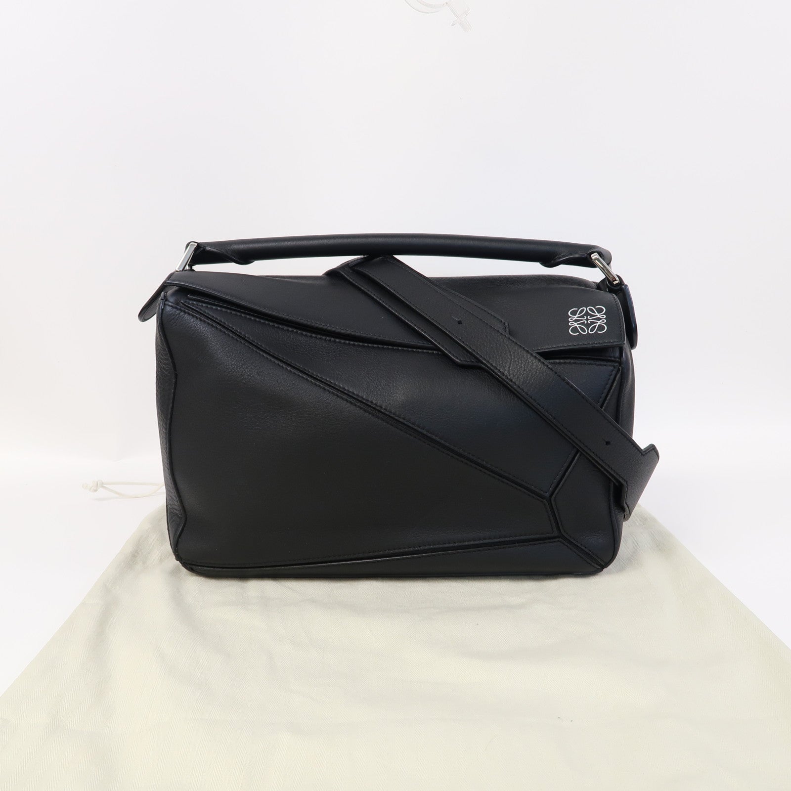 LOEWE 牛皮皮革Puzzle Medium銀扣手挽肩背兩用袋黑色