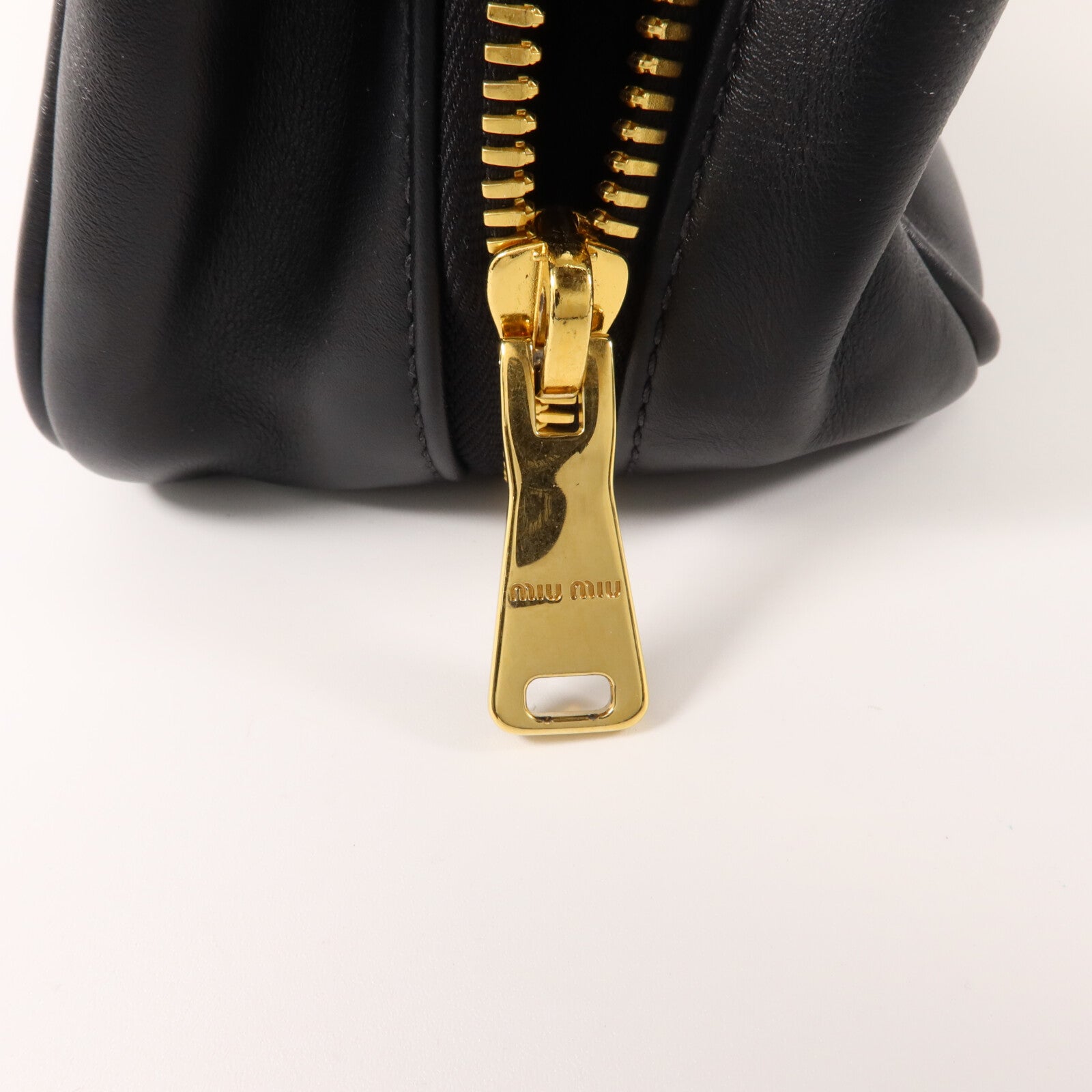 Miu Miu 牛皮皮革Beau Bag手挽袋
