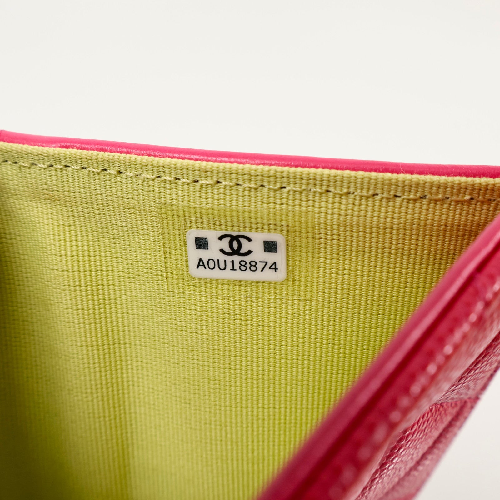 CHANEL 牛皮皮革C19 Medium Flap錢包