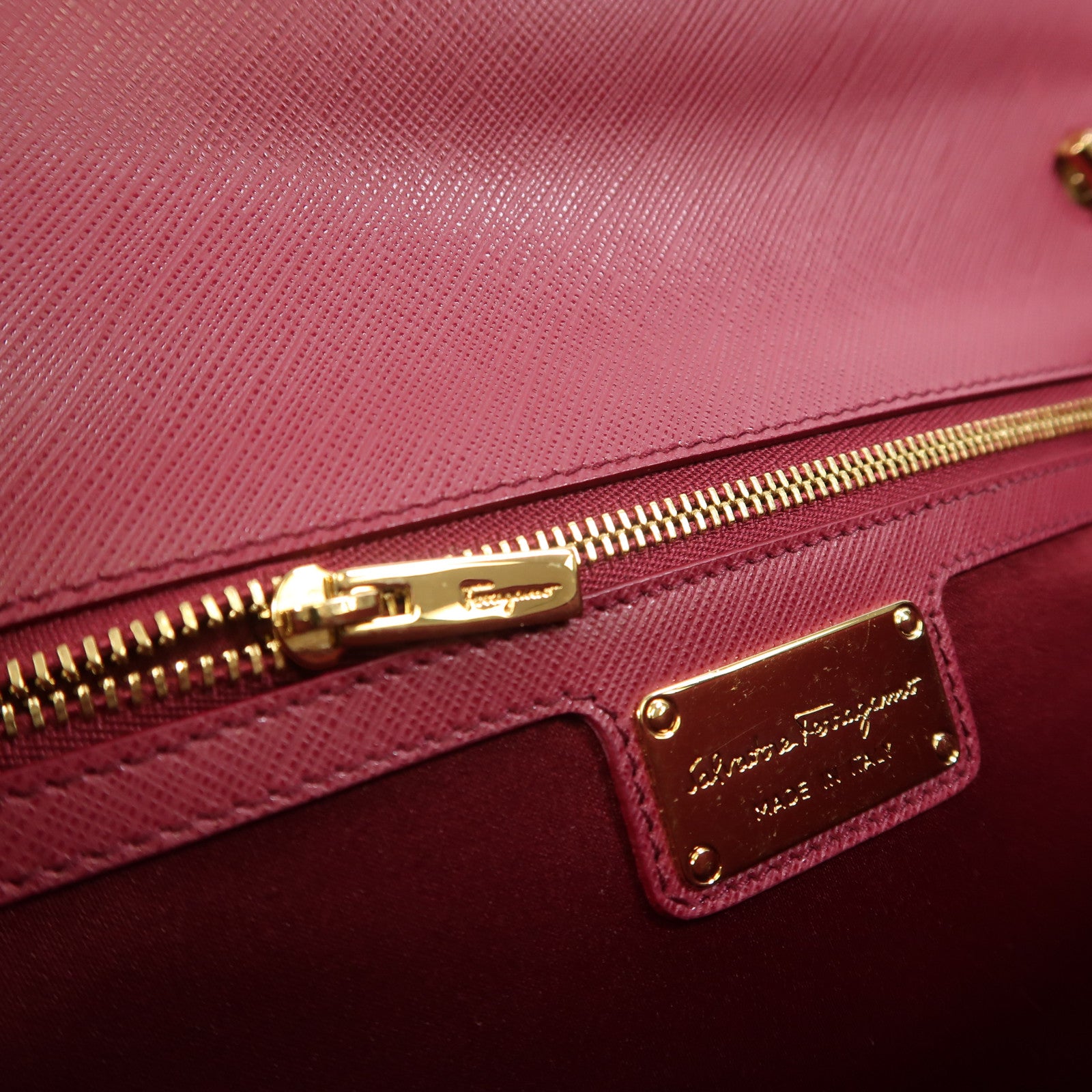 Salvatore Ferragamo 【激減優惠】Saffiano皮革Chain Shoulder金扣鏈帶肩背袋