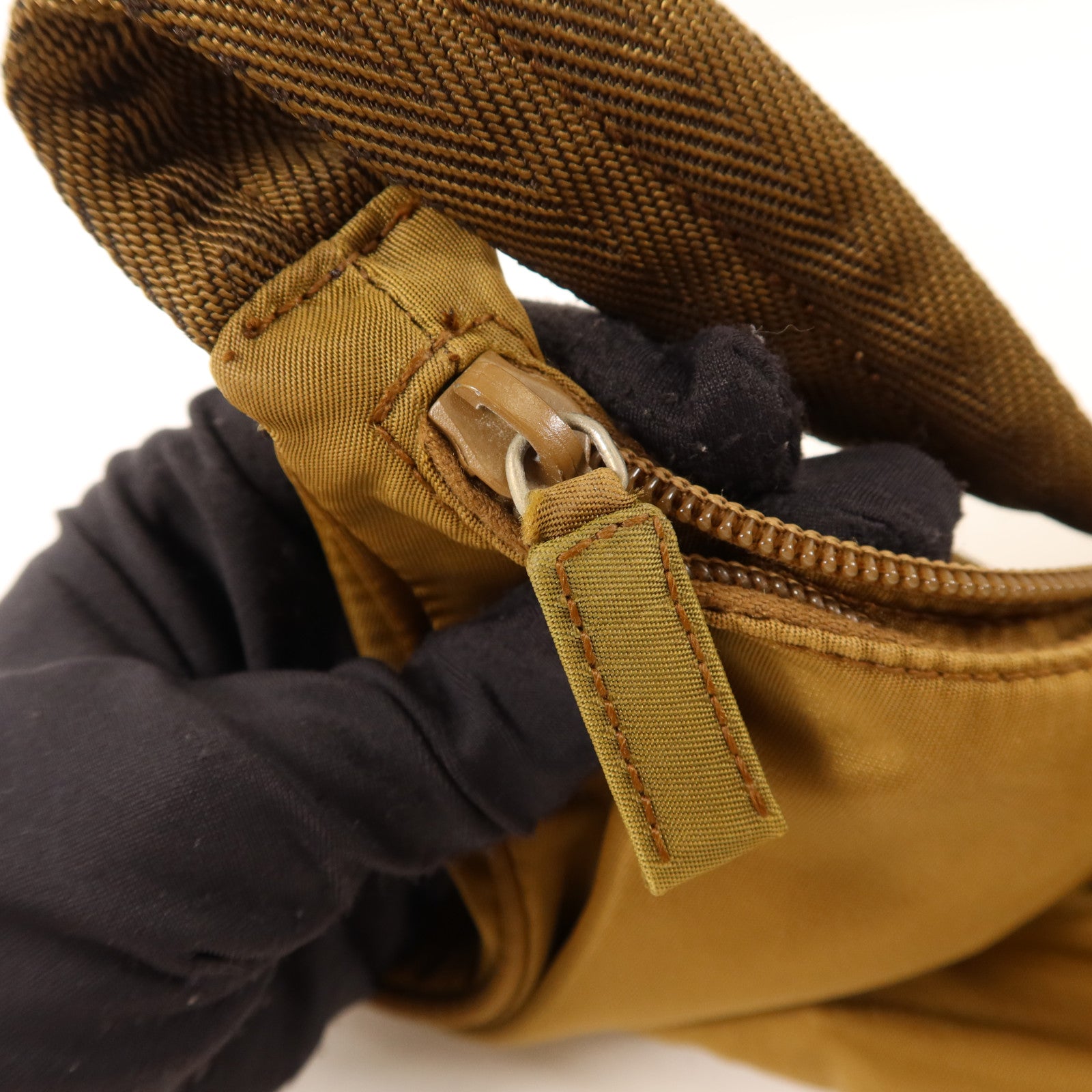 PRADA 尼龍Mini Hobo手挽袋