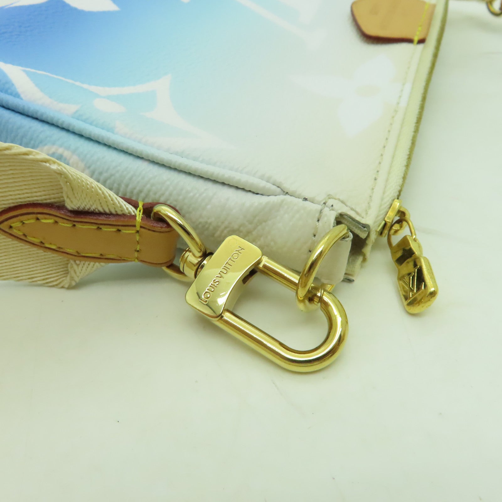LOUIS VUITTON Monogram Giant Multi Pochette金扣肩背袋藍色/白色