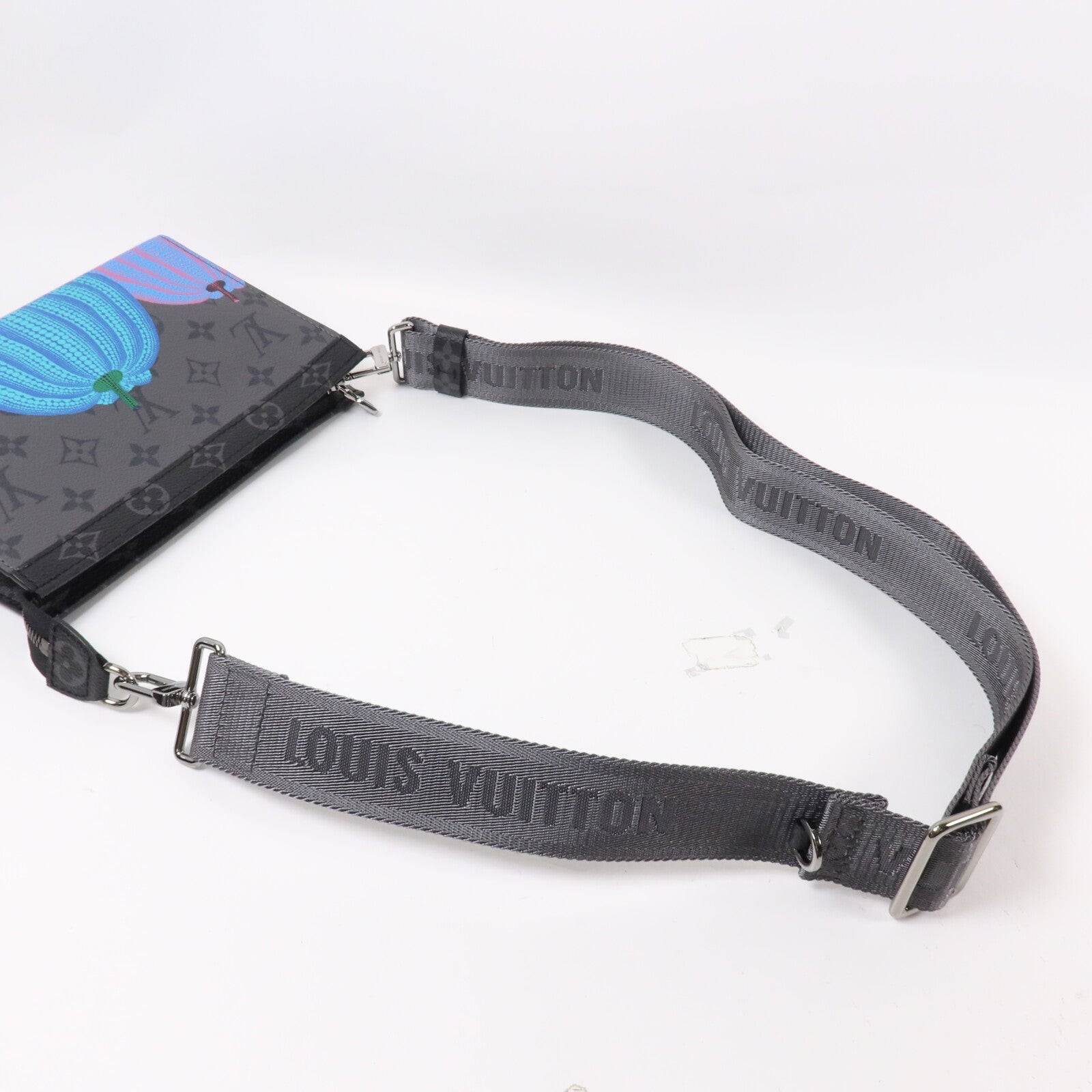 LOUIS VUITTON Monogram Eclipse LV x YK Gaston肩背袋