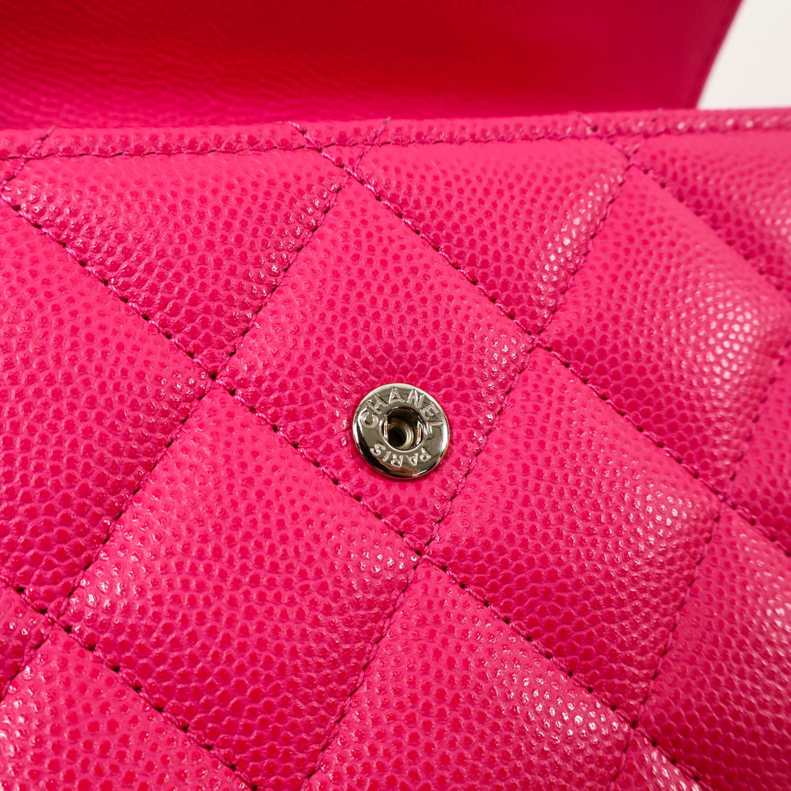 CHANEL 牛皮皮革C19 Medium Flap錢包
