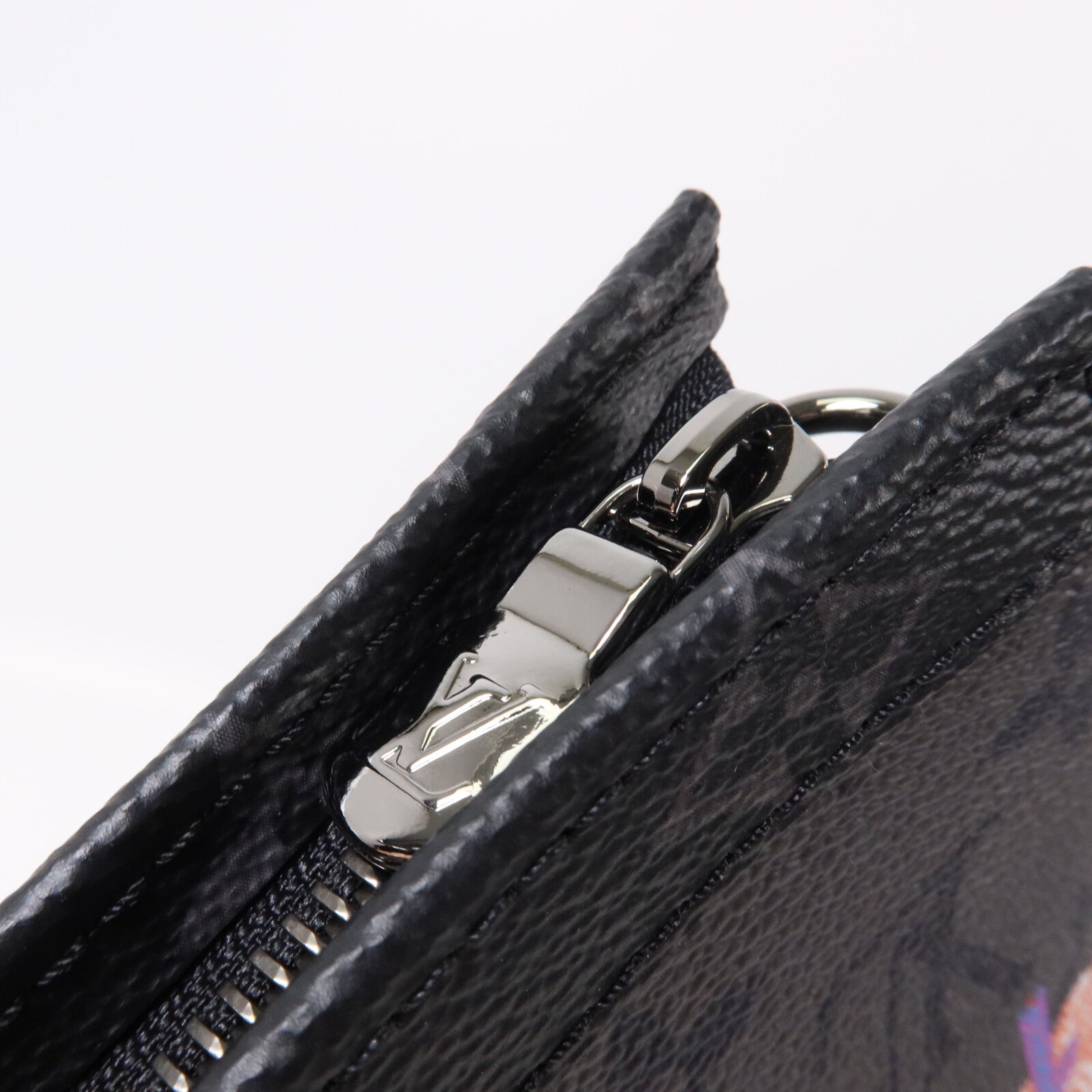 LOUIS VUITTON Monogram Eclipse LV x YK Gaston肩背袋