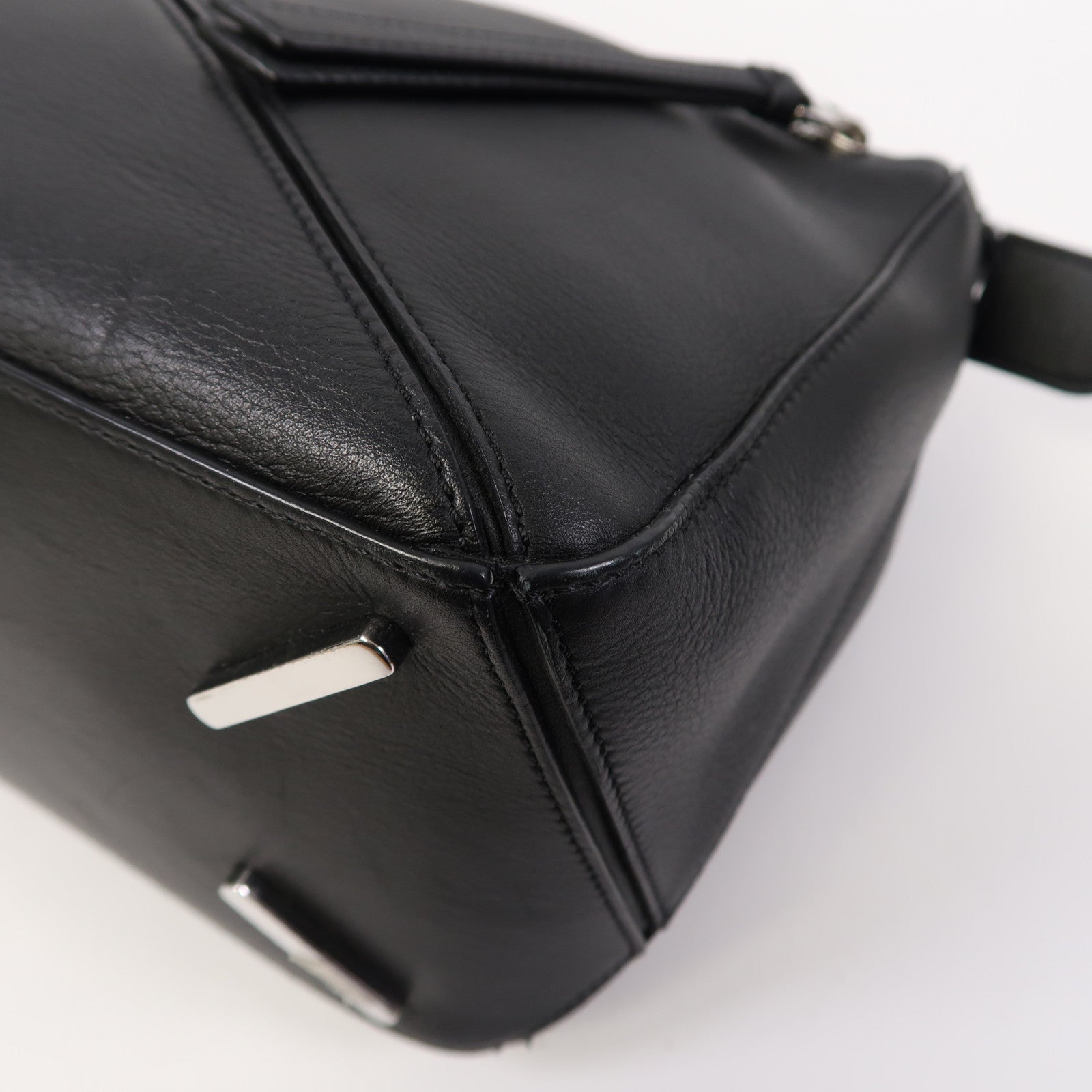 LOEWE 牛皮皮革Puzzle Medium銀扣手挽肩背兩用袋黑色