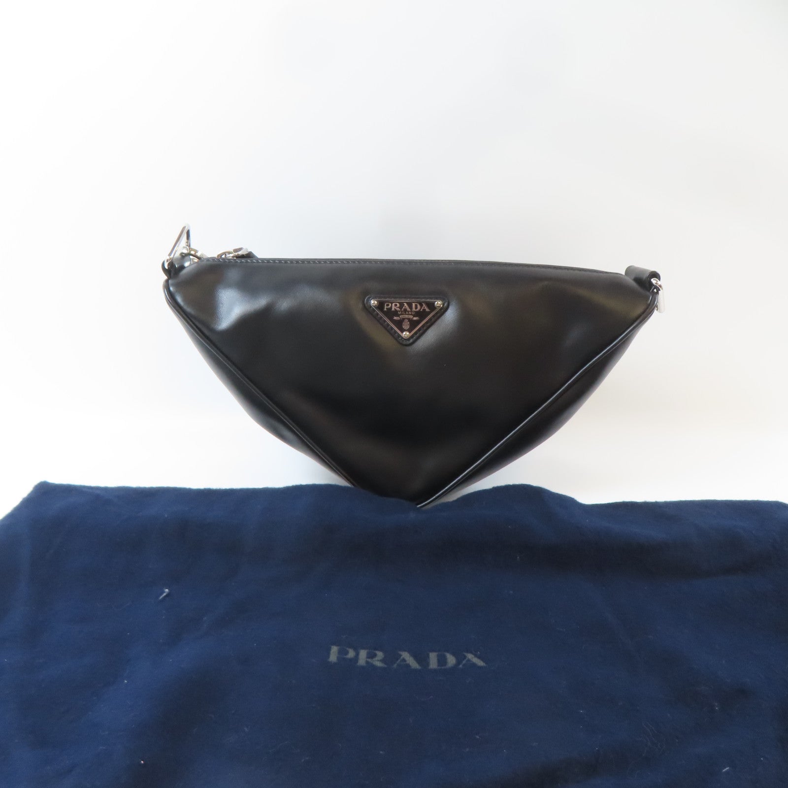 PRADA 皮革Triangle Bag銀扣肩背袋黑色