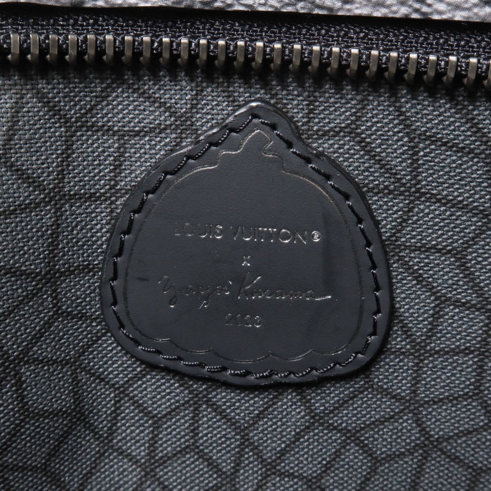LOUIS VUITTON Monogram Eclipse LV x YK Gaston肩背袋