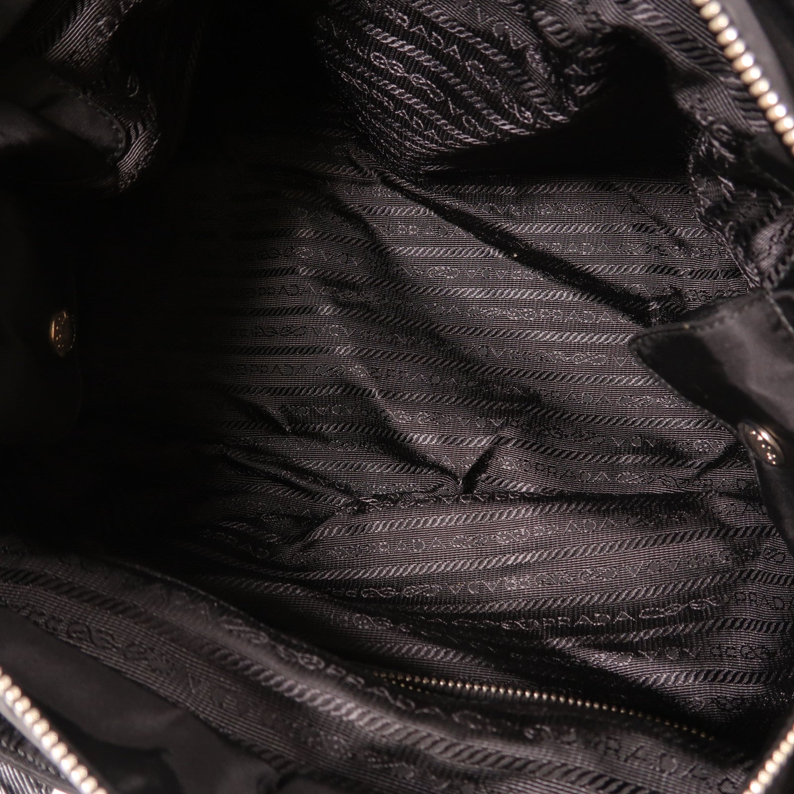 PRADA 尼龍Hand Bag銀扣手挽袋