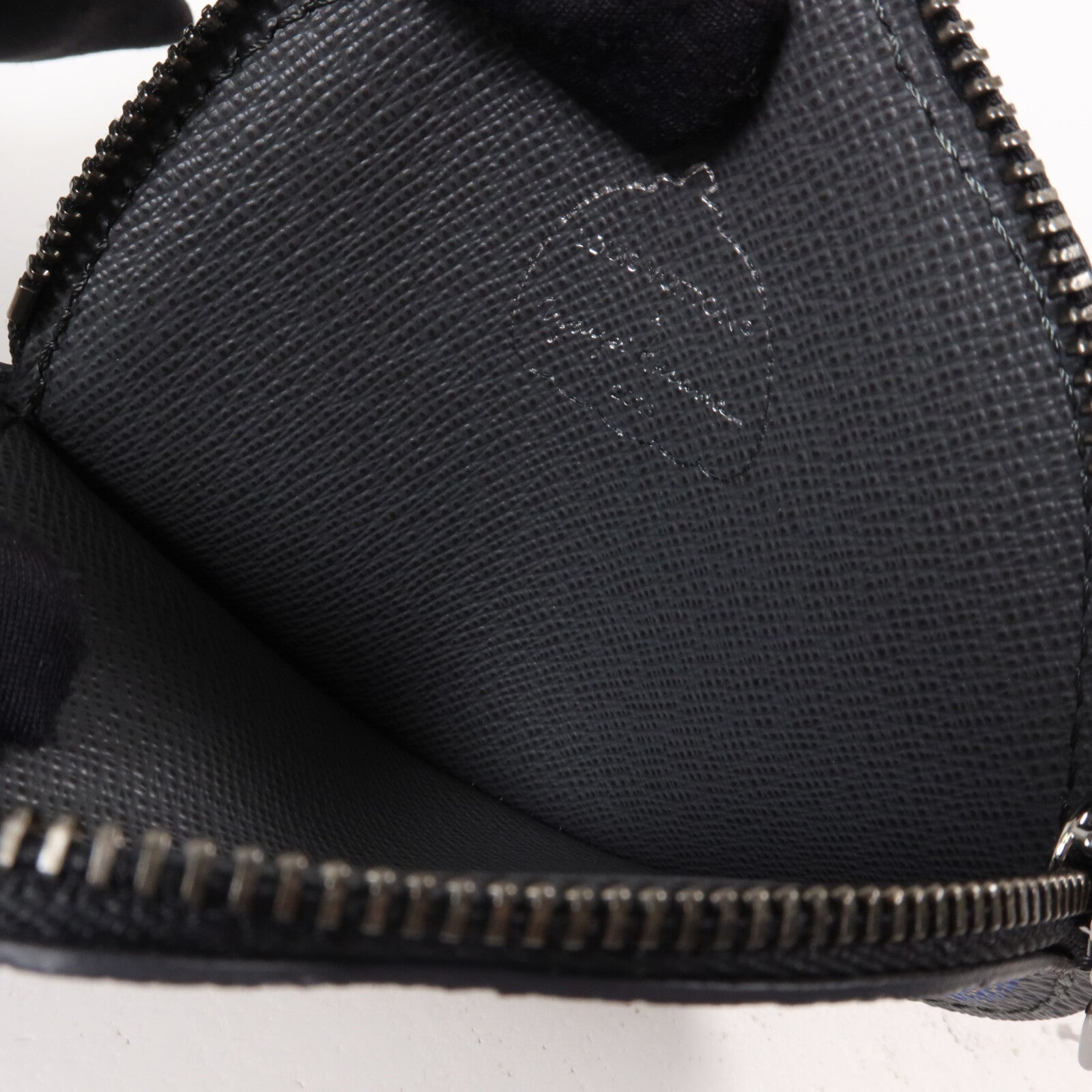 LOUIS VUITTON Monogram Eclipse LV x YK Gaston肩背袋