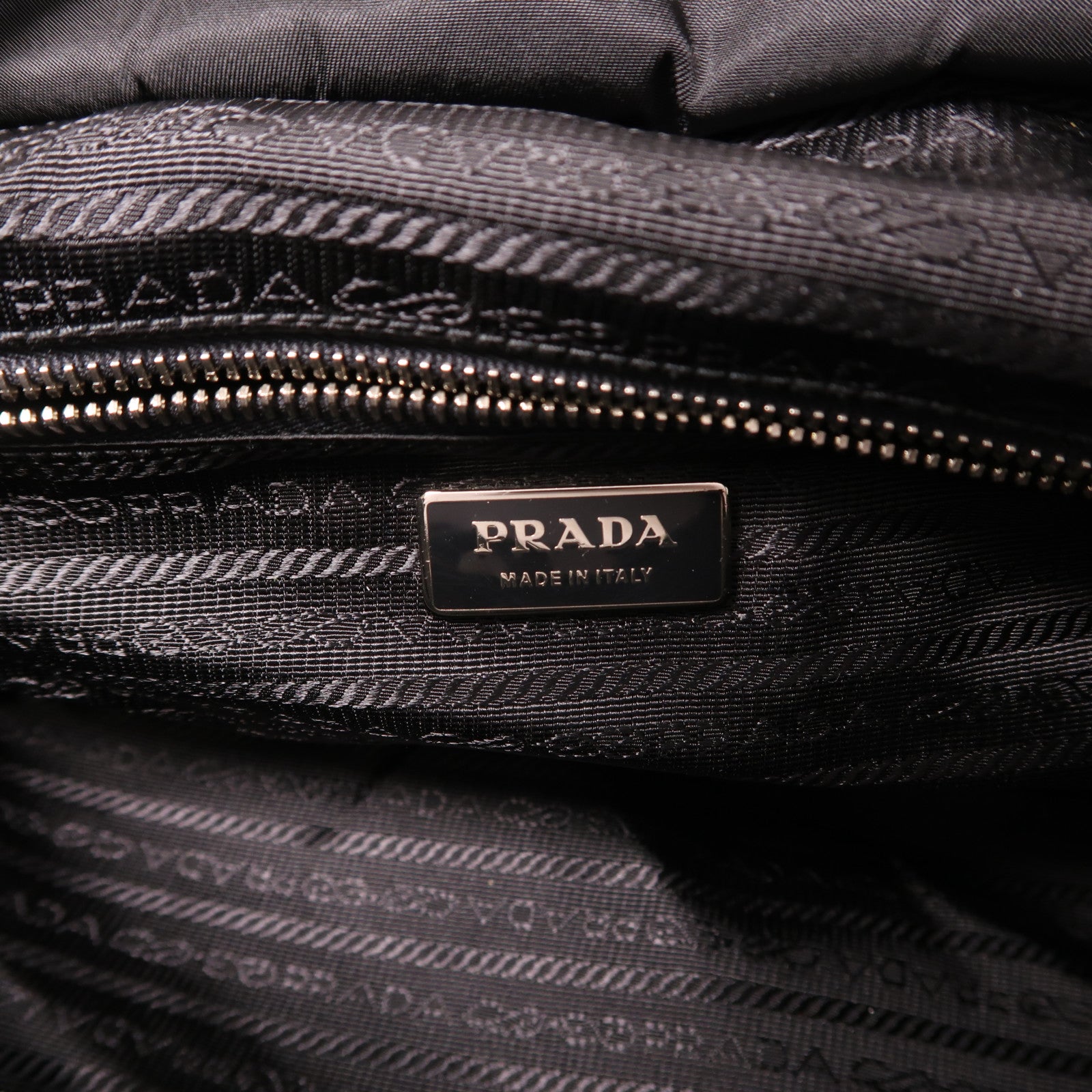 PRADA 尼龍Hand Bag銀扣手挽袋