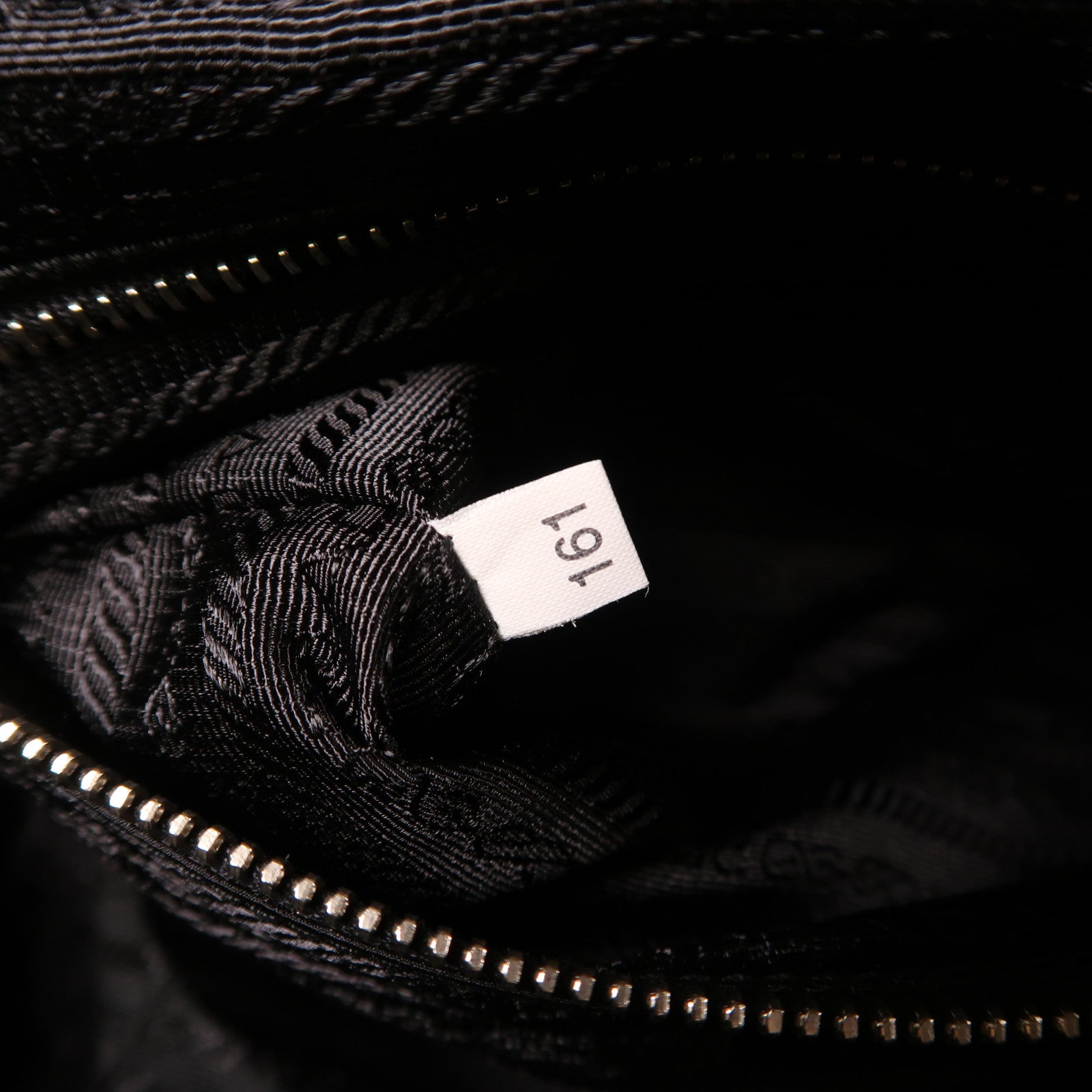 PRADA 尼龍Hand Bag銀扣手挽袋