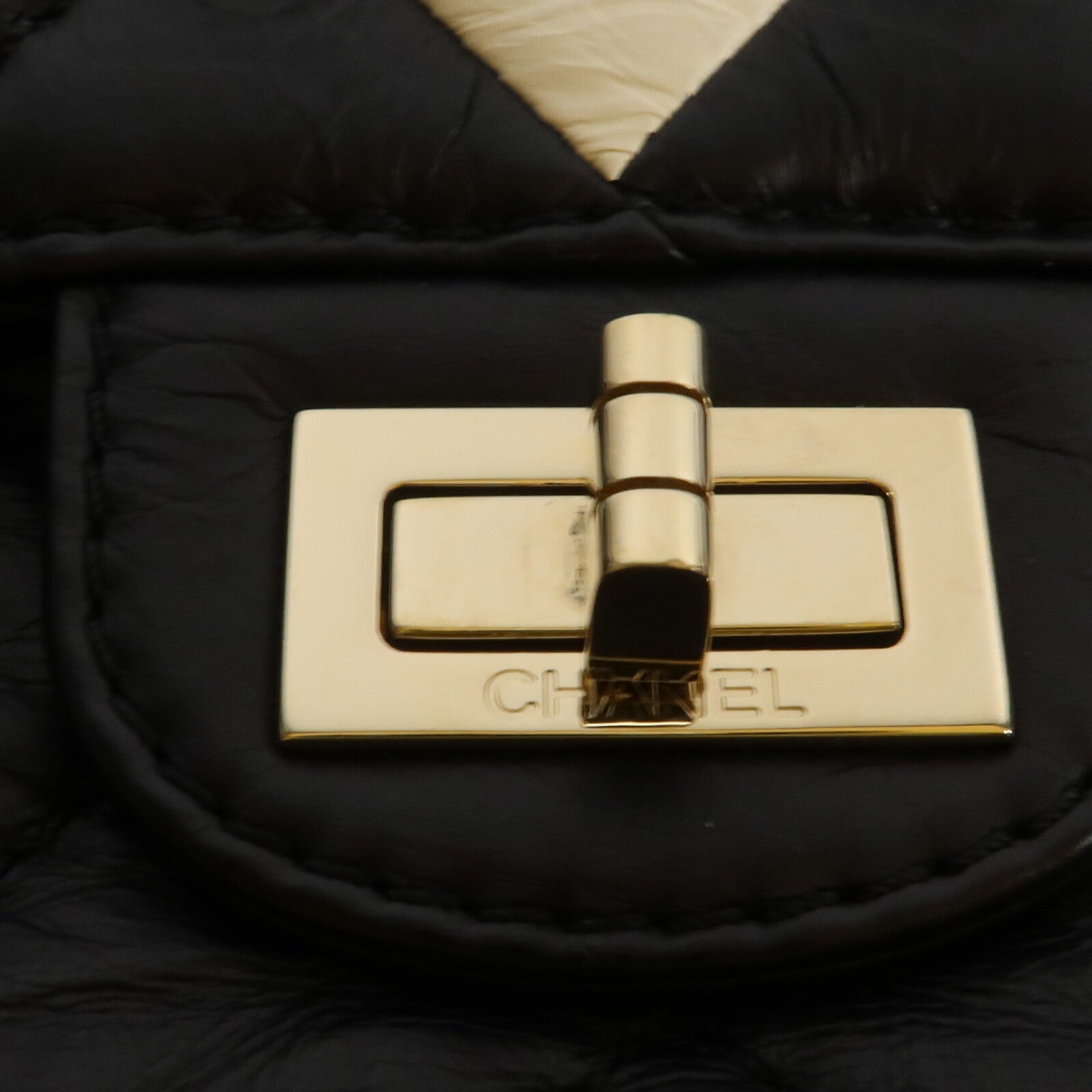 CHANEL 牛皮皮革2.55 Medium鏈帶肩背袋