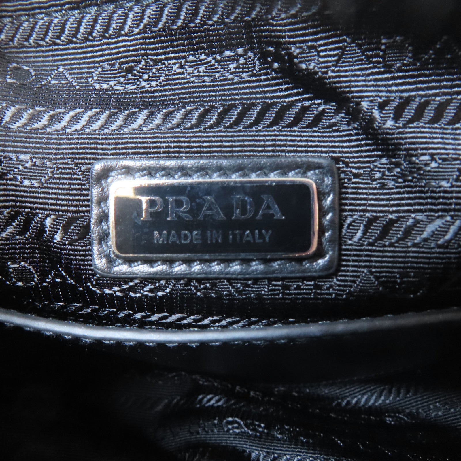 PRADA 皮革Triangle Bag銀扣肩背袋黑色