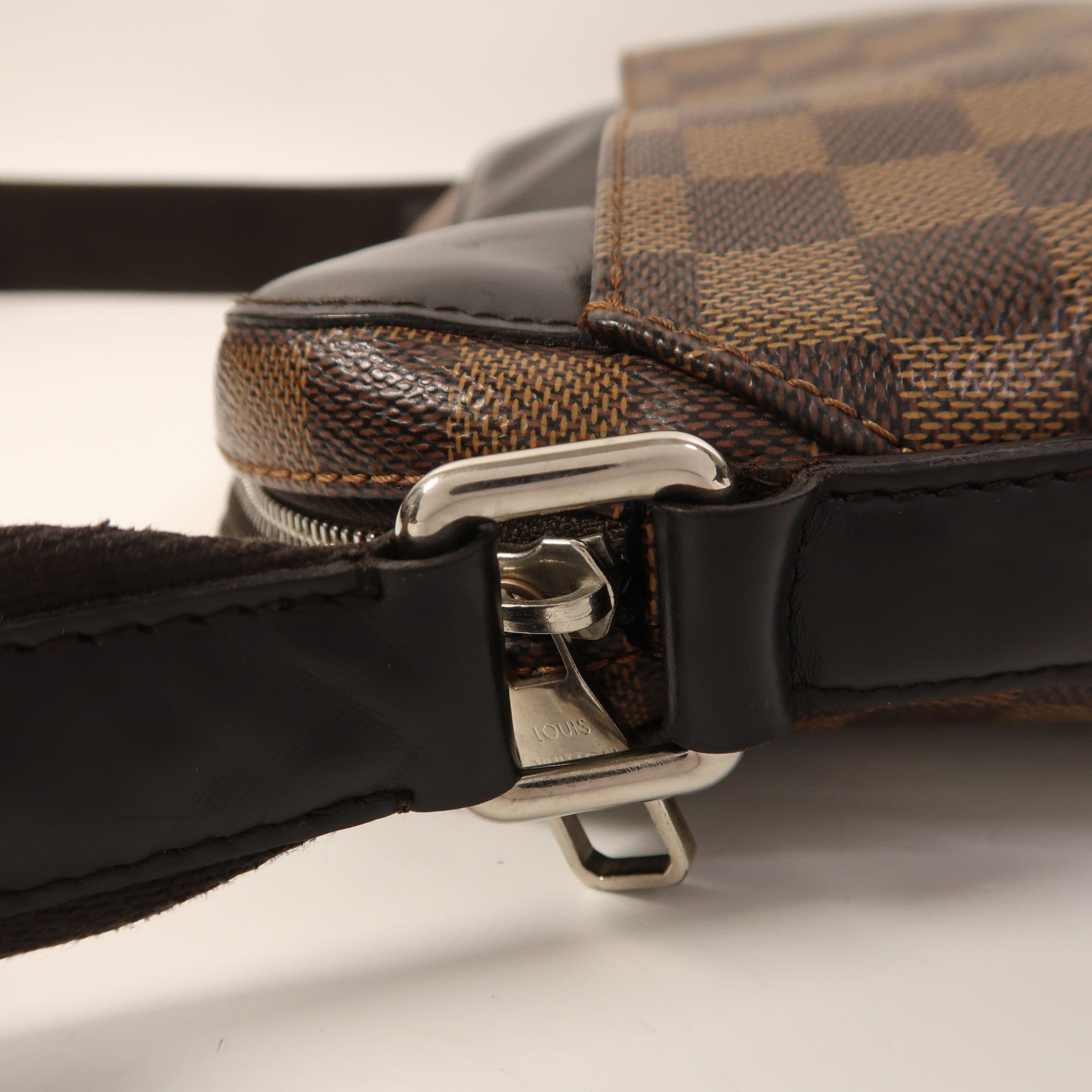 LOUIS VUITTON 【激減優惠】Damier Jake Messenger PM銀扣肩背袋