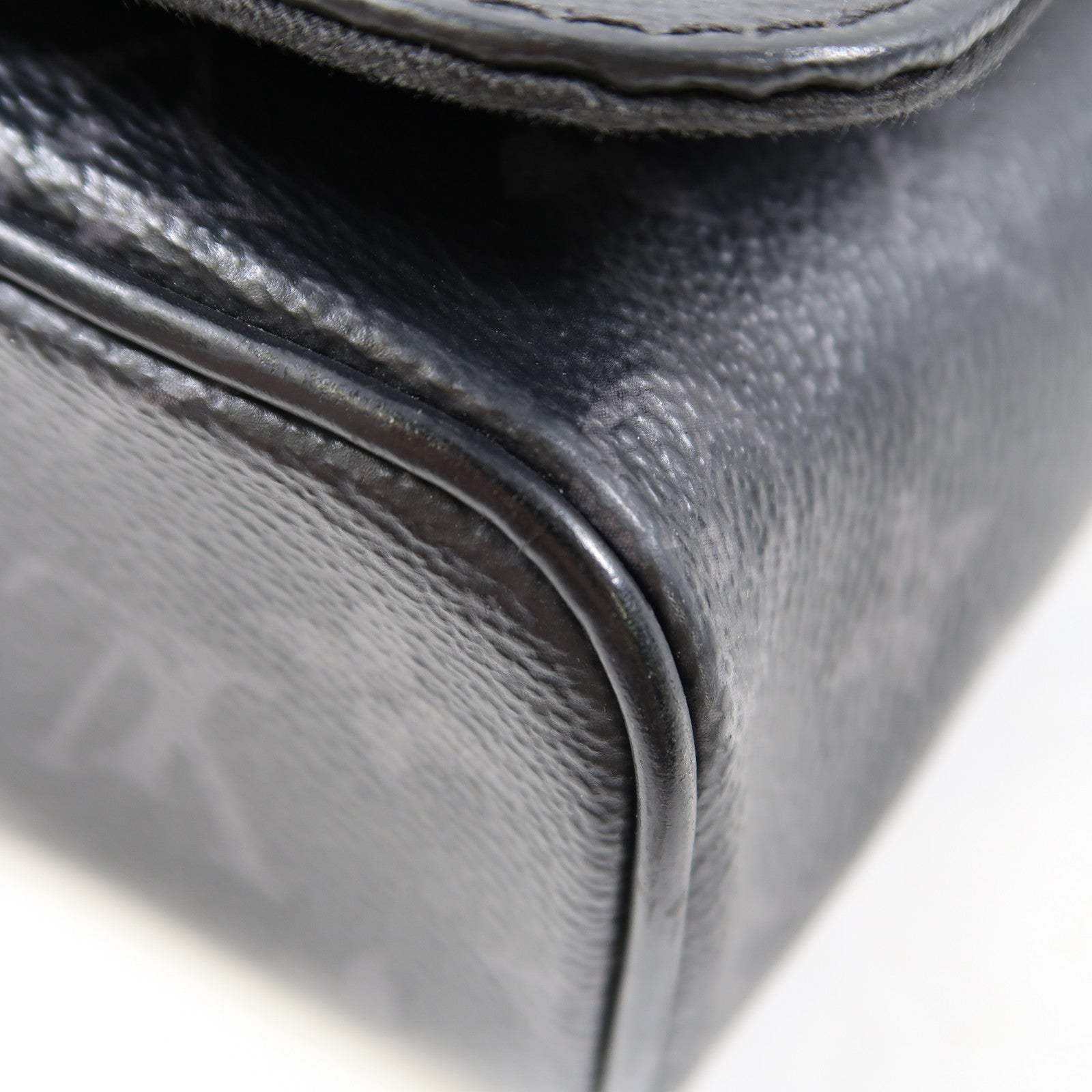 LOUIS VUITTON Monogram Eclipse District銀扣肩背袋黑色