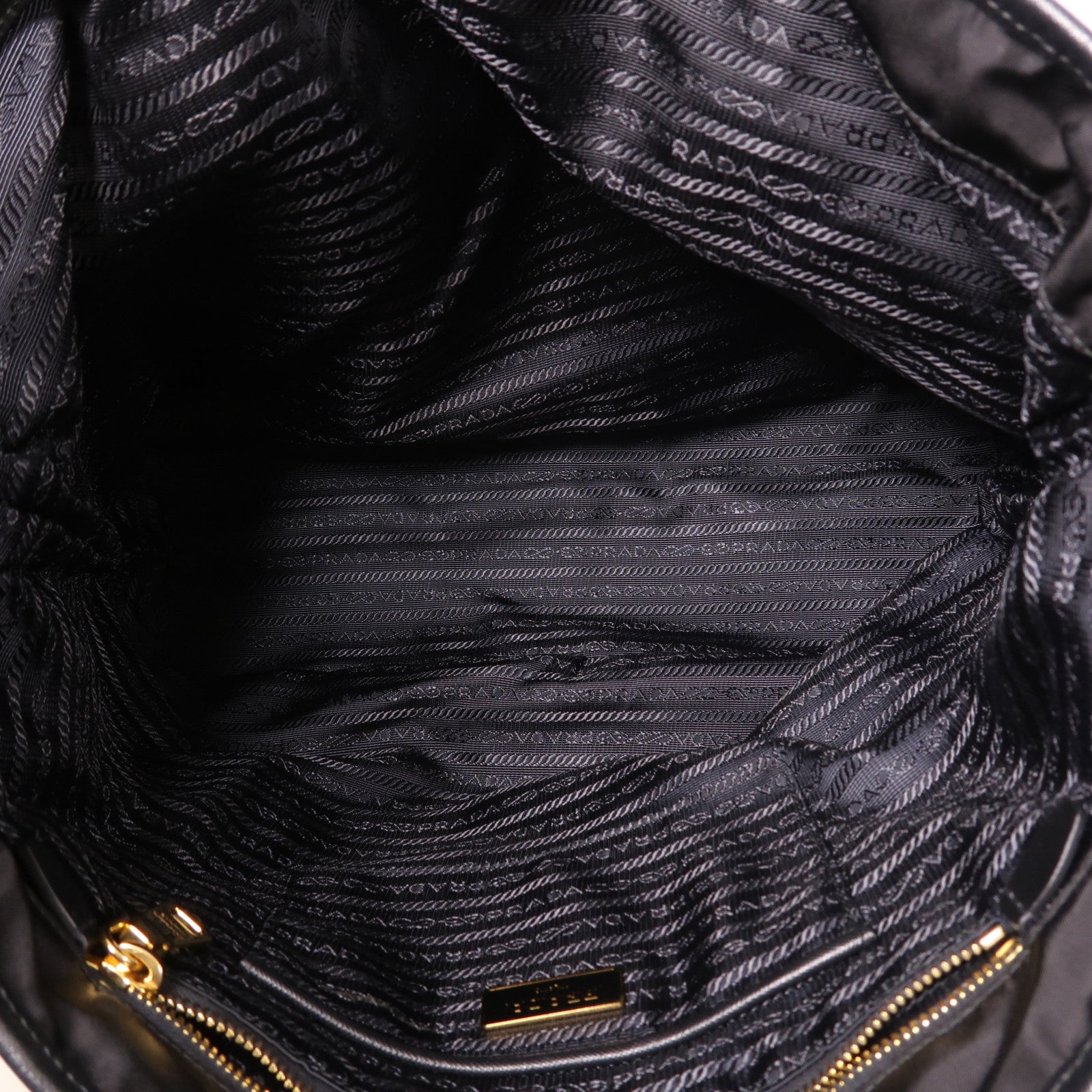 PRADA 尼龍Shoulder Bag金扣肩背袋黑色
