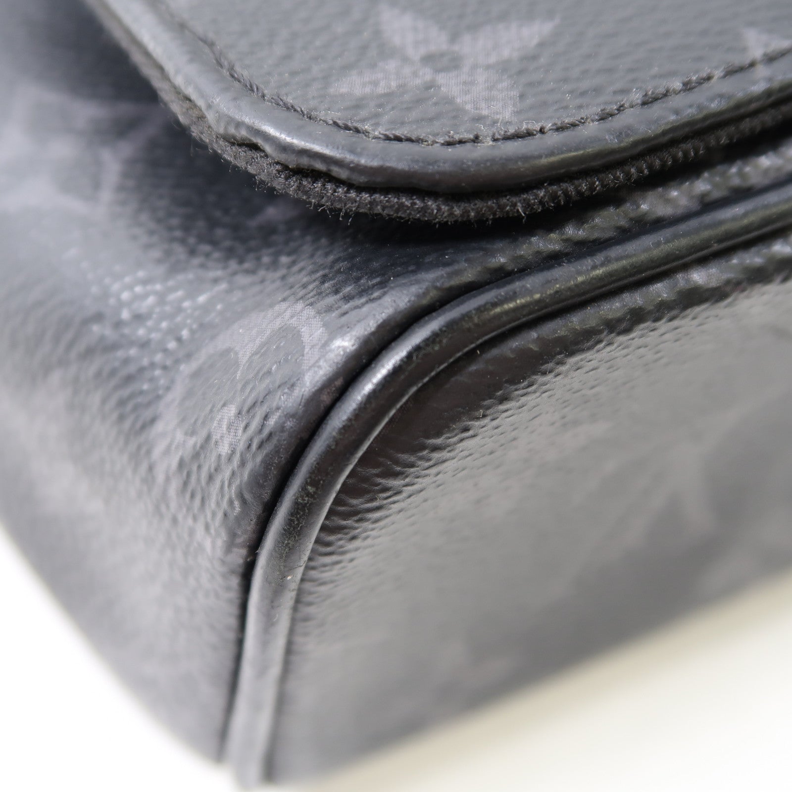 LOUIS VUITTON Monogram Eclipse District銀扣肩背袋黑色