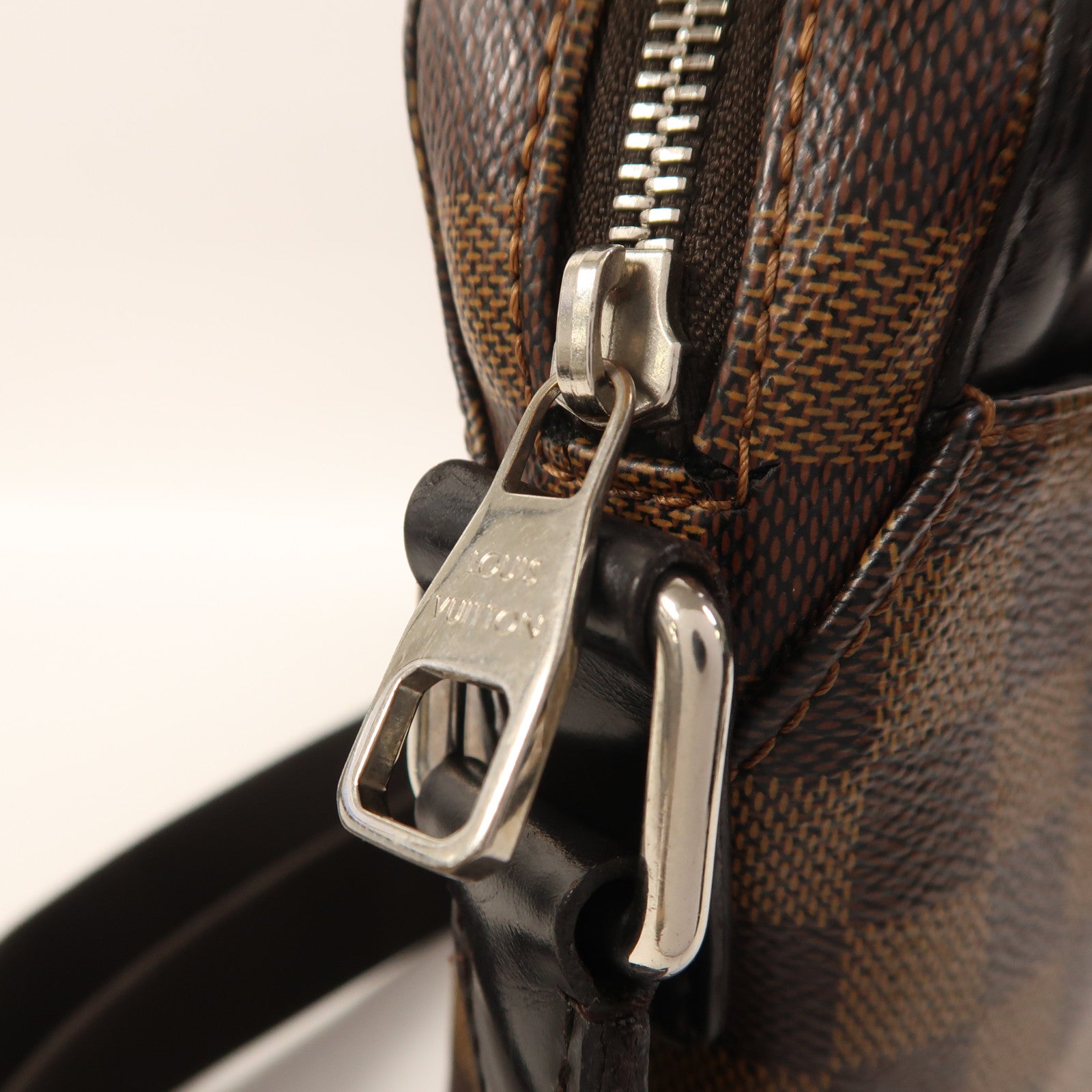 LOUIS VUITTON 【激減優惠】Damier Jake Messenger PM銀扣肩背袋