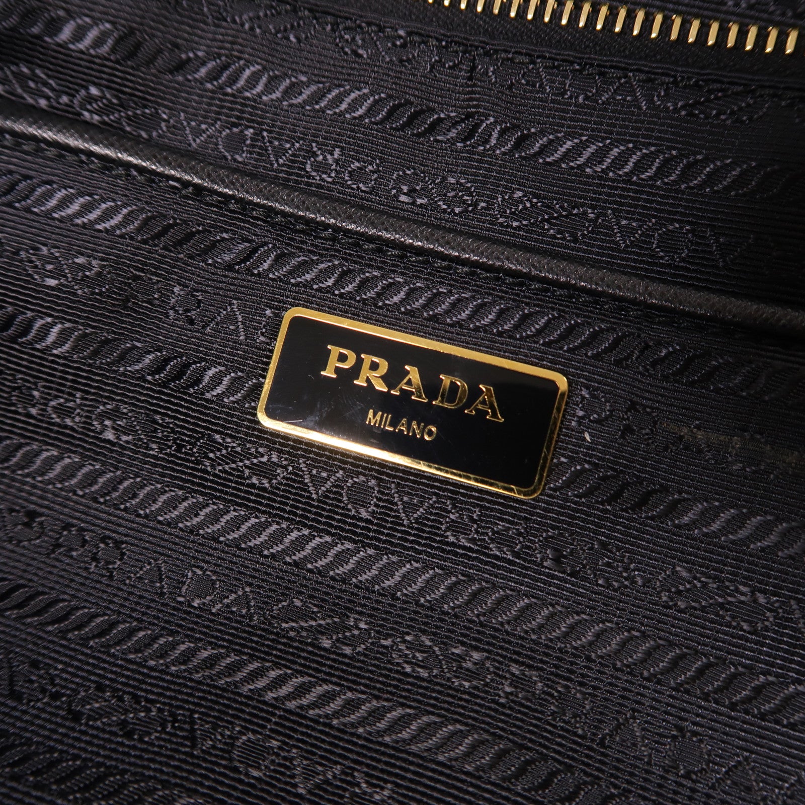 PRADA 尼龍Shoulder Bag金扣肩背袋黑色