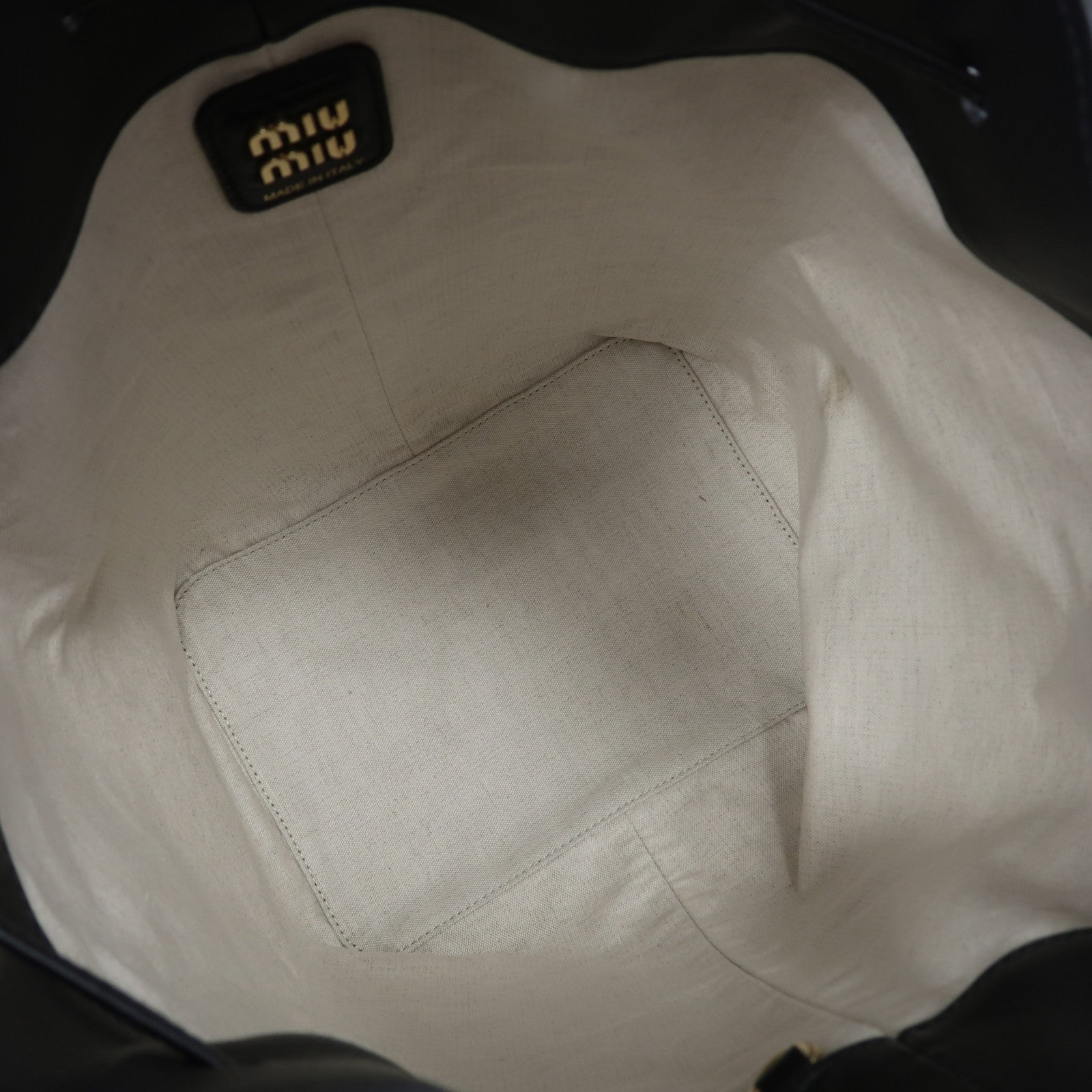 Miu Miu 牛皮皮革Bucket Bag金扣肩背袋黑色