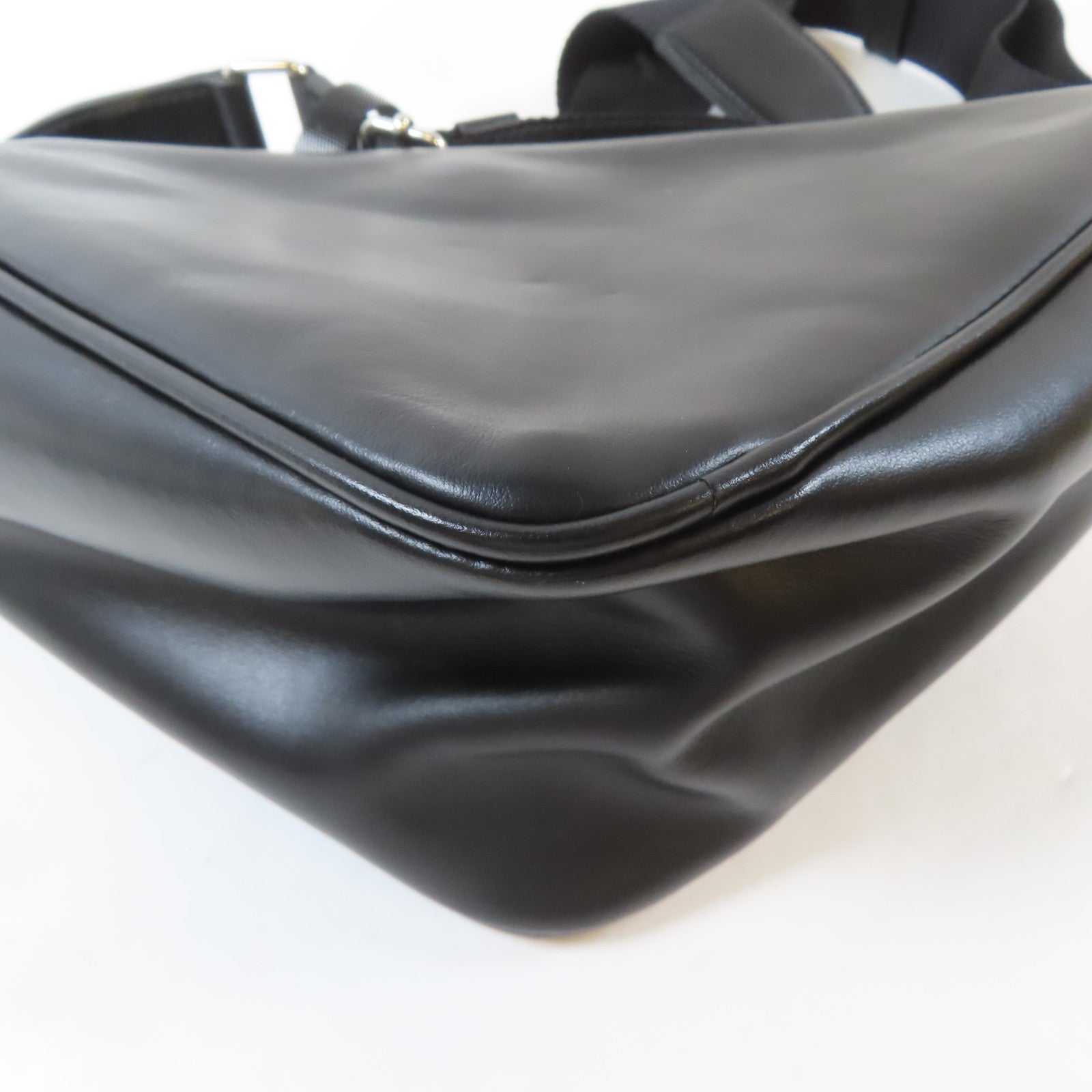 PRADA 皮革Triangle Bag銀扣肩背袋黑色