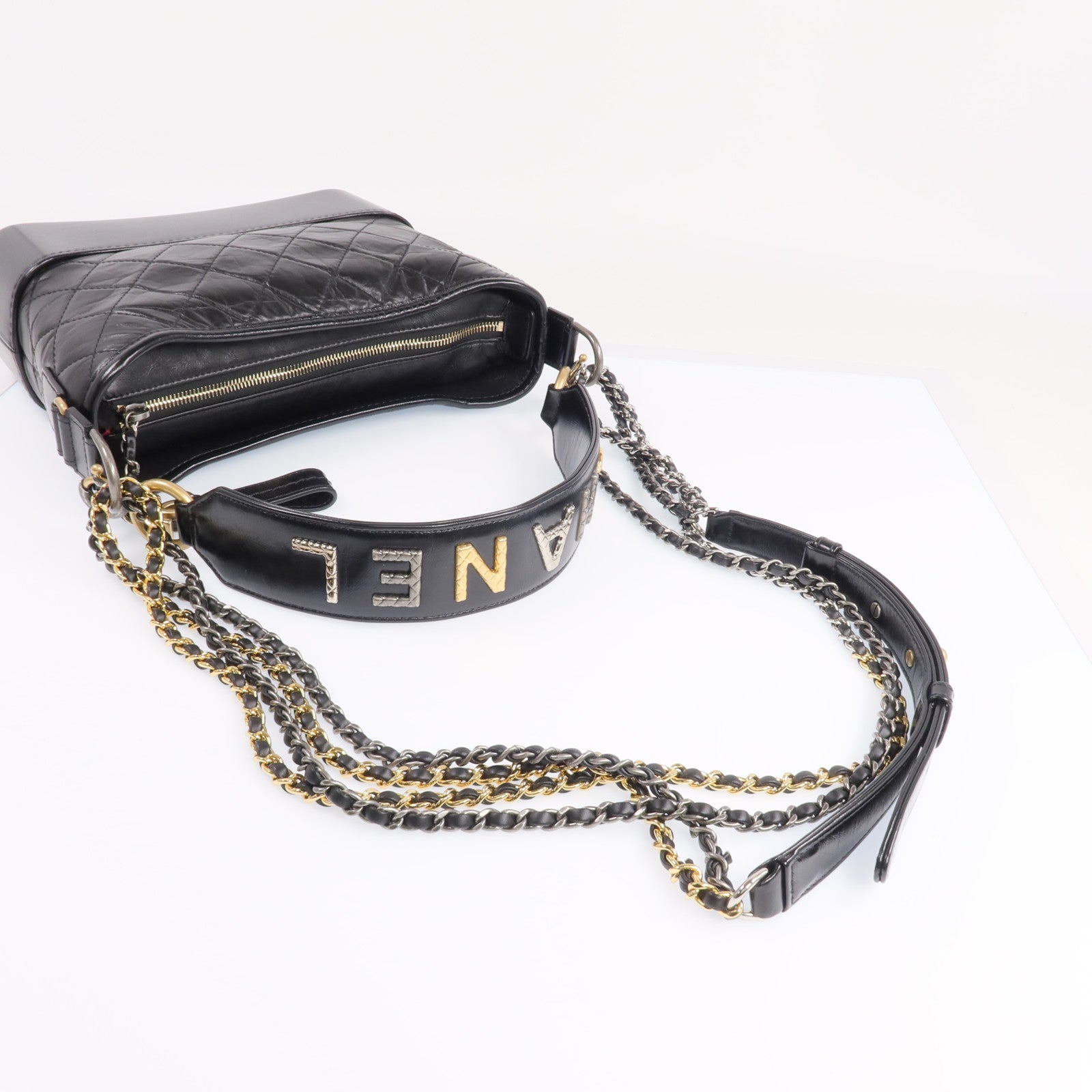 CHANEL 牛皮皮革Gabrielle Medium鏈帶肩背袋
