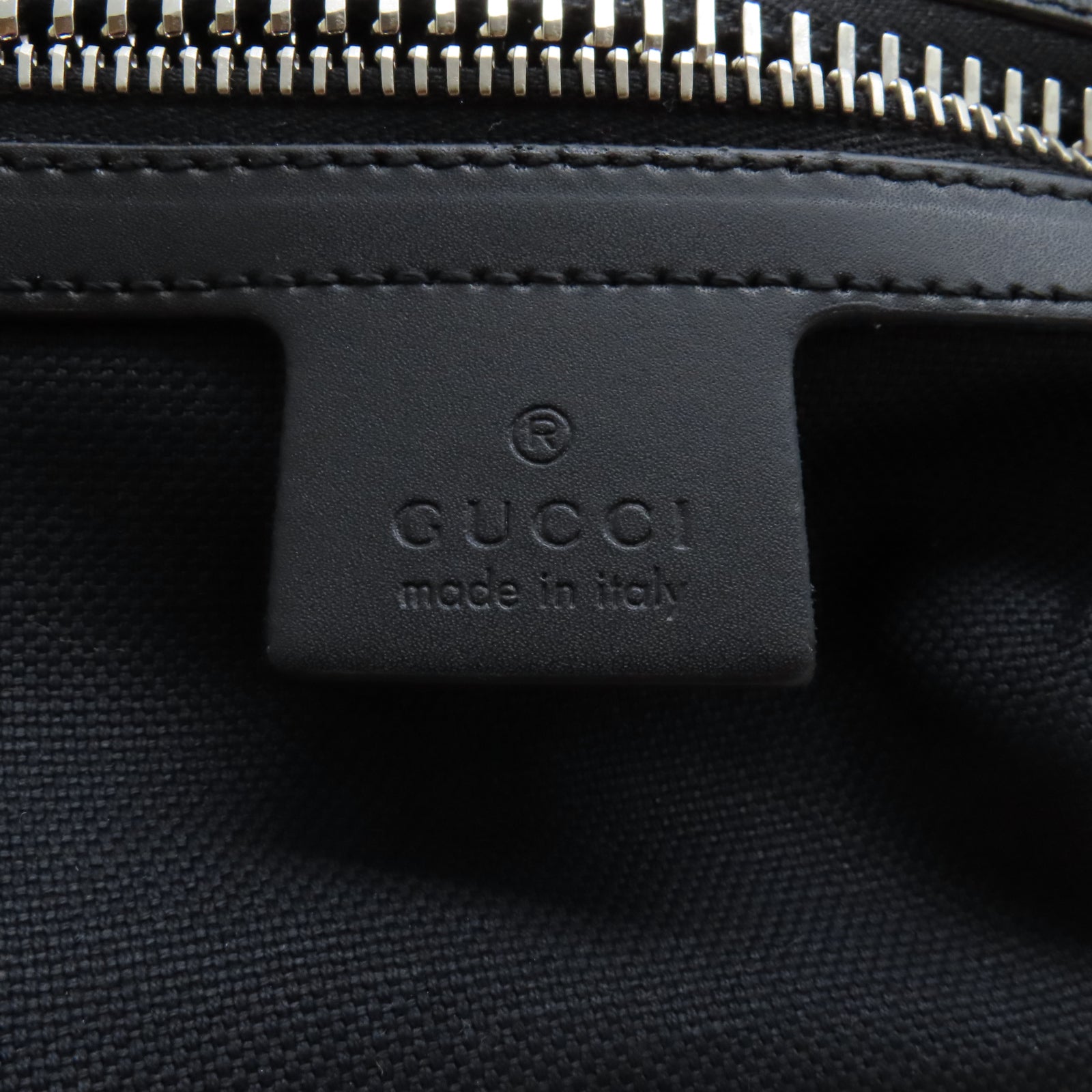 GUCCI 塗層帆布GG Messenger銀扣肩背袋黑色