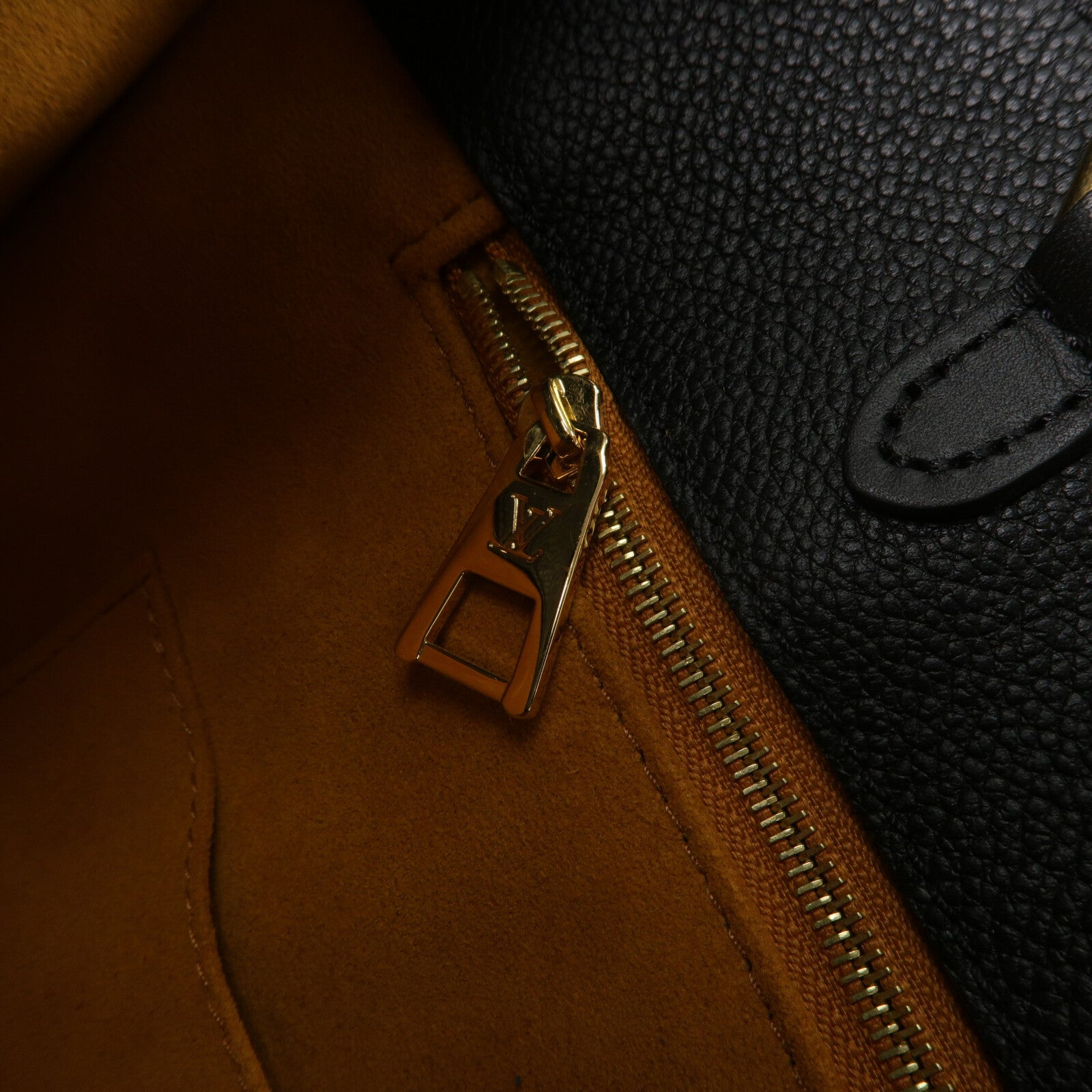 LOUIS VUITTON Monogram Empreinte On The Go MM手挽肩背兩用袋