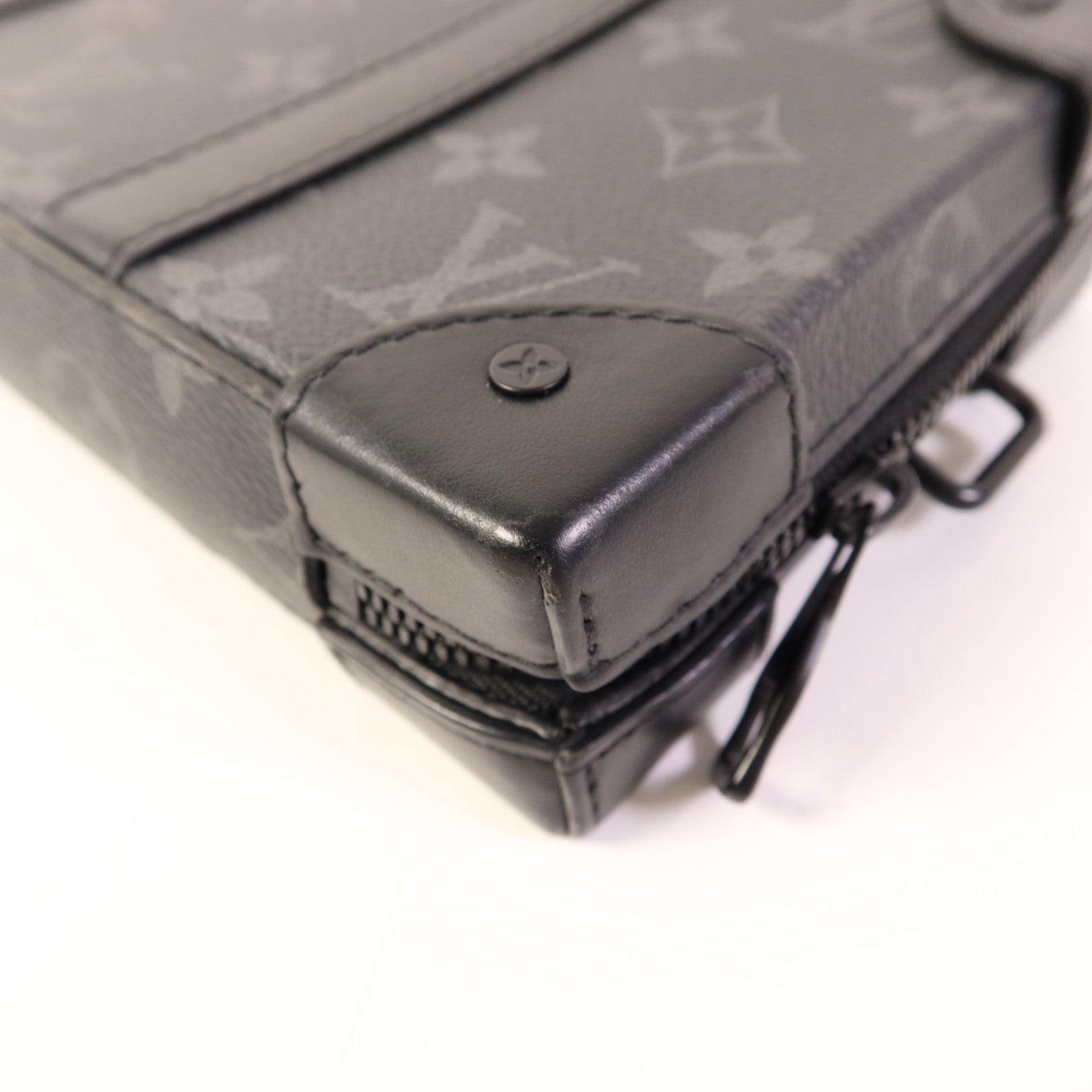 LOUIS VUITTON Monogram Eclipse Soft Trunk Wallet肩背袋