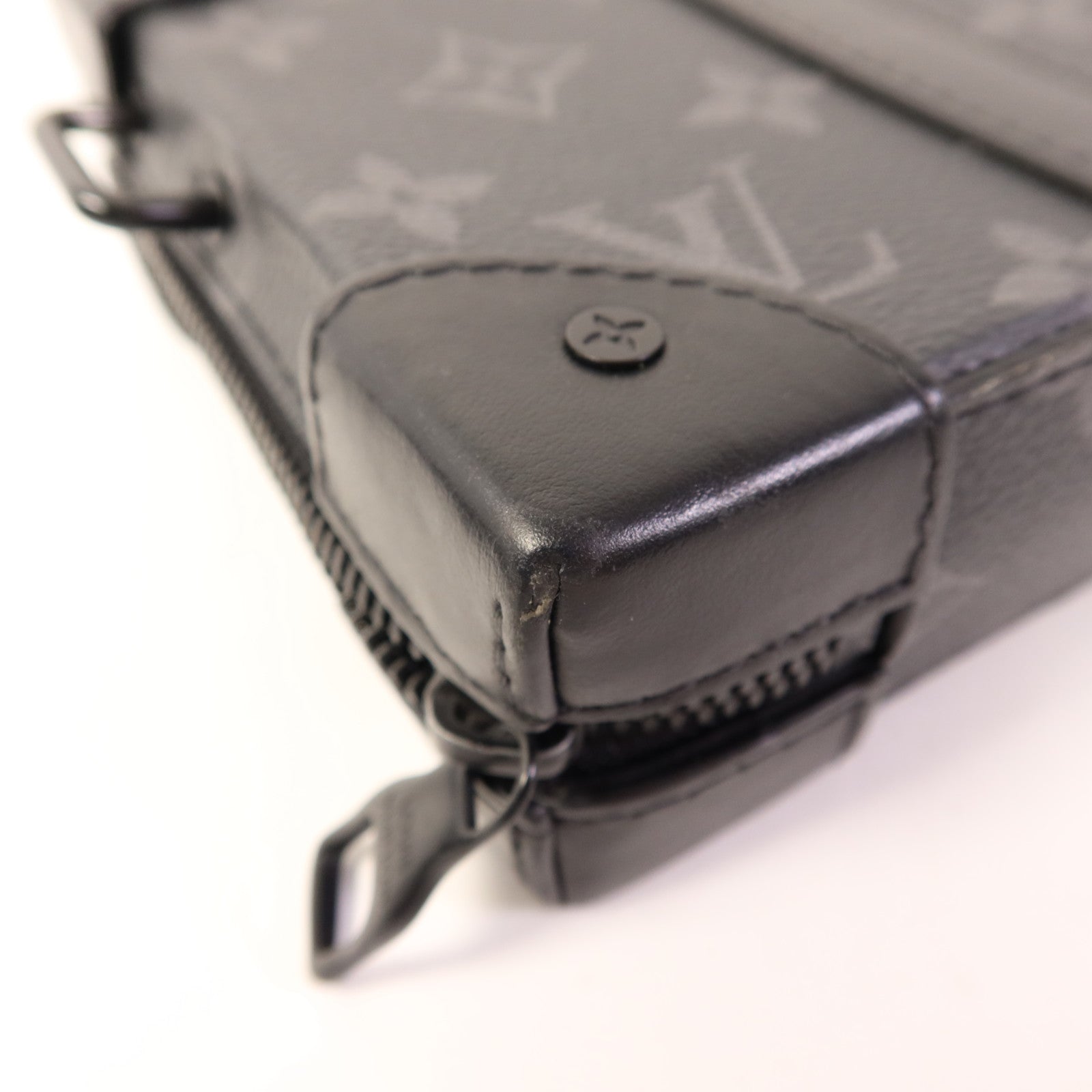 LOUIS VUITTON Monogram Eclipse Soft Trunk Wallet肩背袋