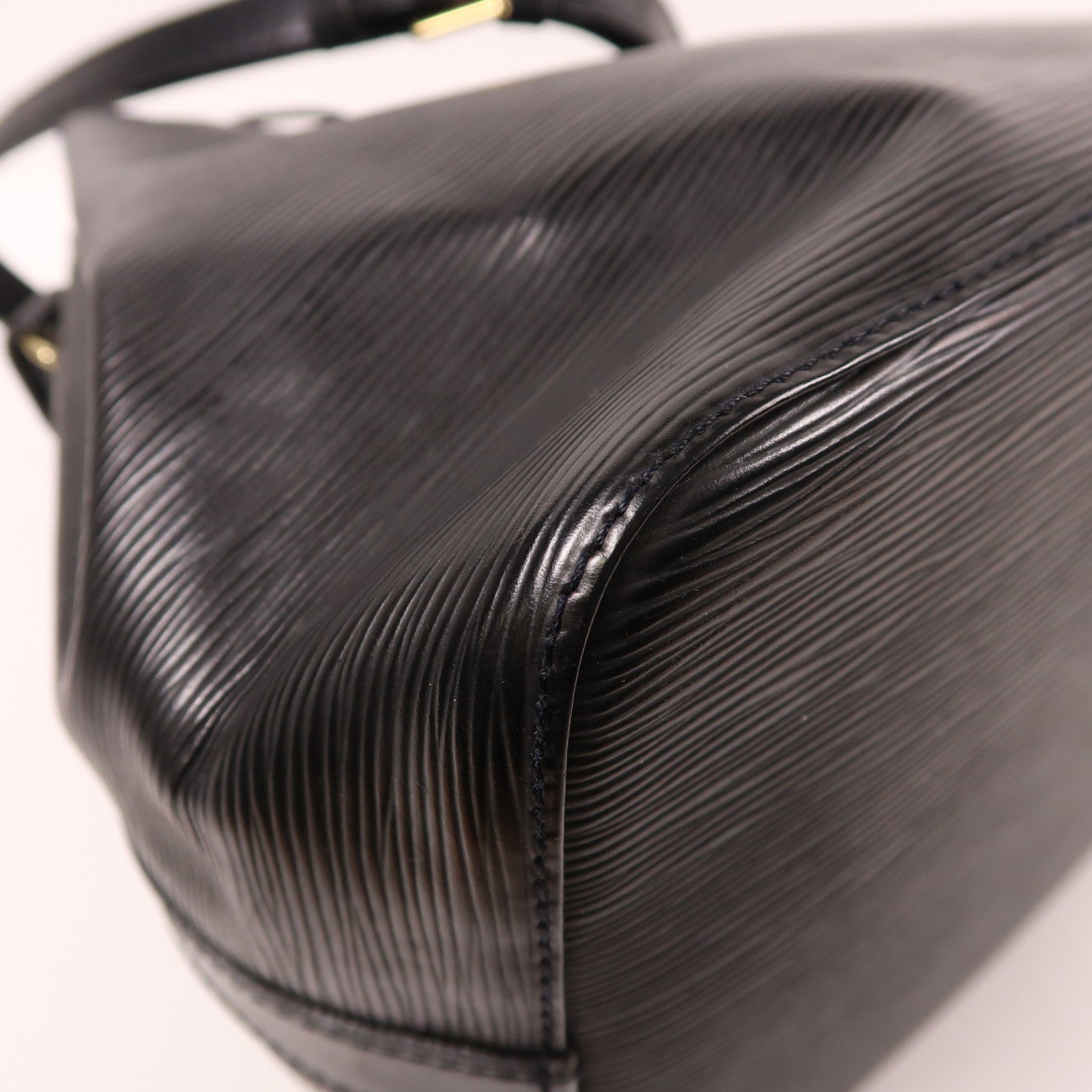 LOUIS VUITTON Epi Petit Noe金扣肩背袋黑色